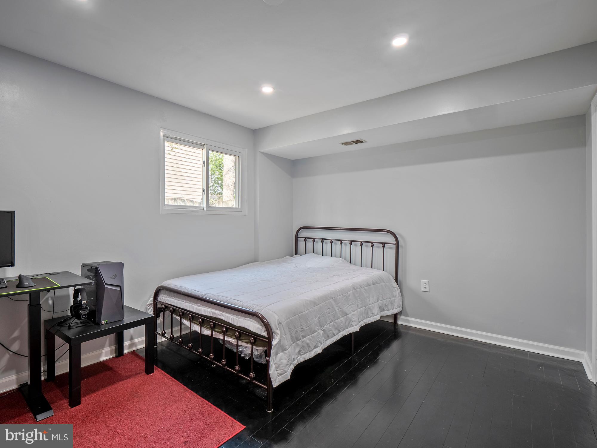 COUNTRY CLUB/LAKE MONTCLAIR - Residential