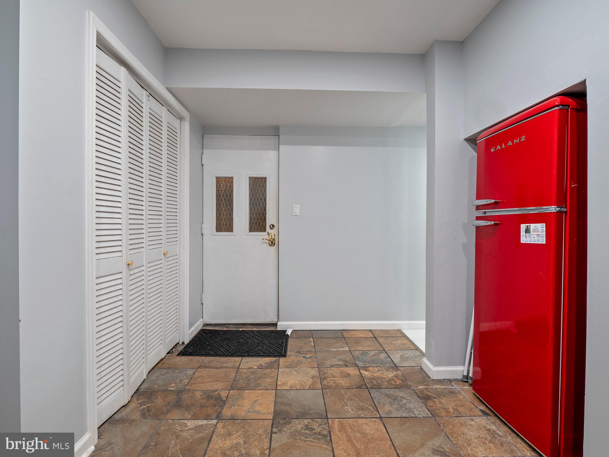 COUNTRY CLUB/LAKE MONTCLAIR - Residential