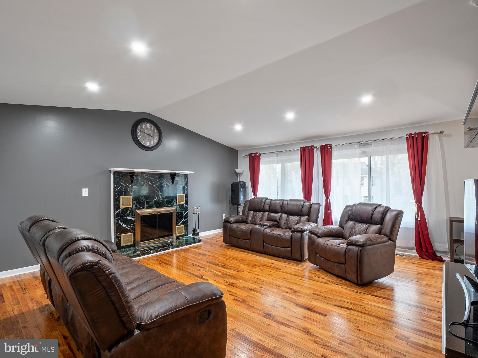 COUNTRY CLUB/LAKE MONTCLAIR - Residential