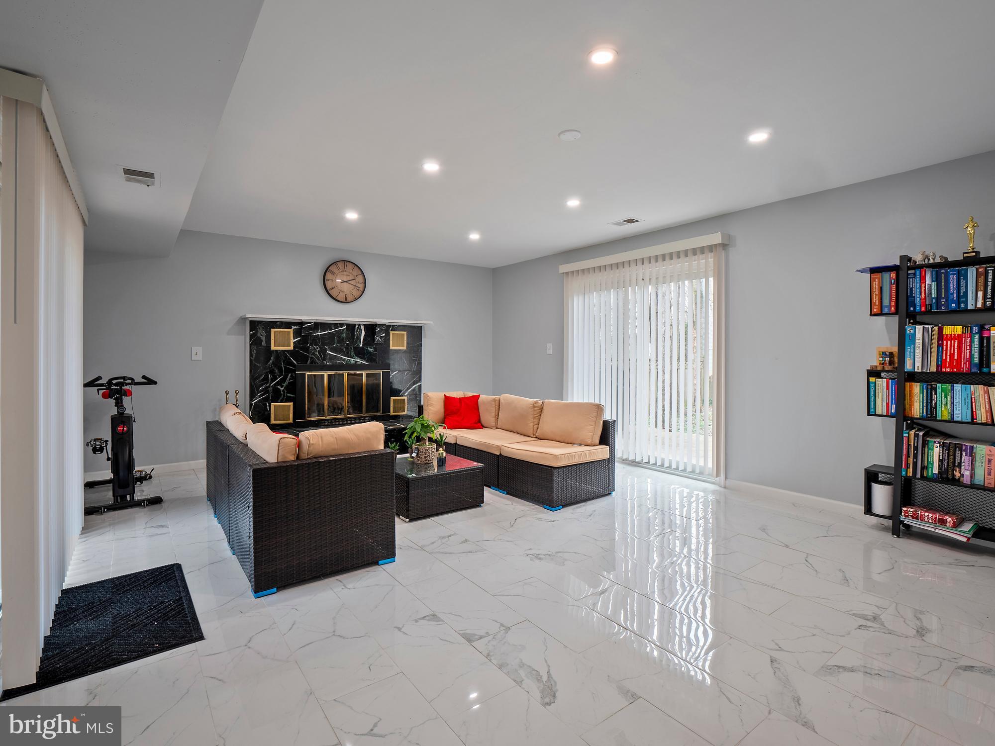 COUNTRY CLUB/LAKE MONTCLAIR - Residential