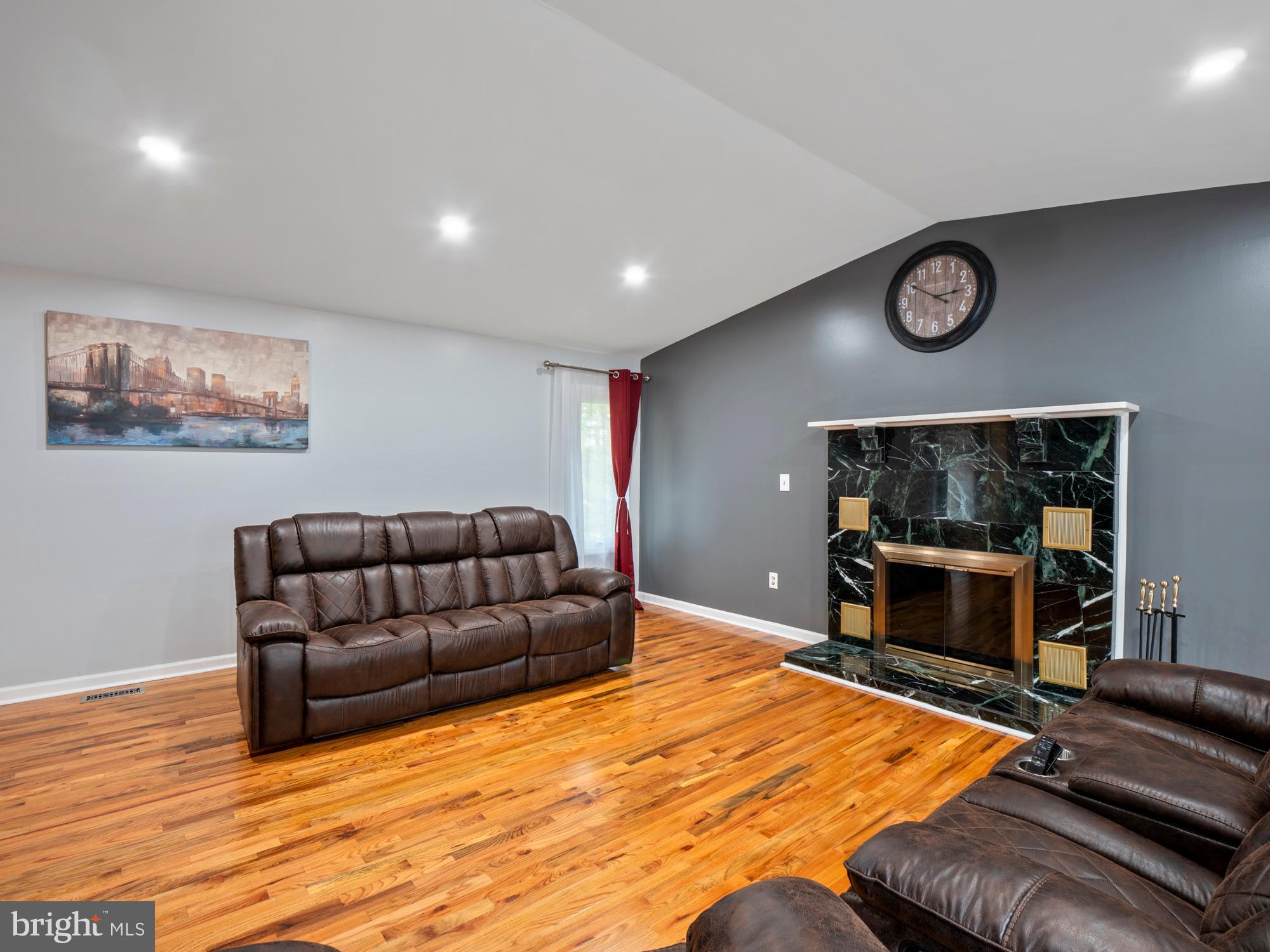 COUNTRY CLUB/LAKE MONTCLAIR - Residential