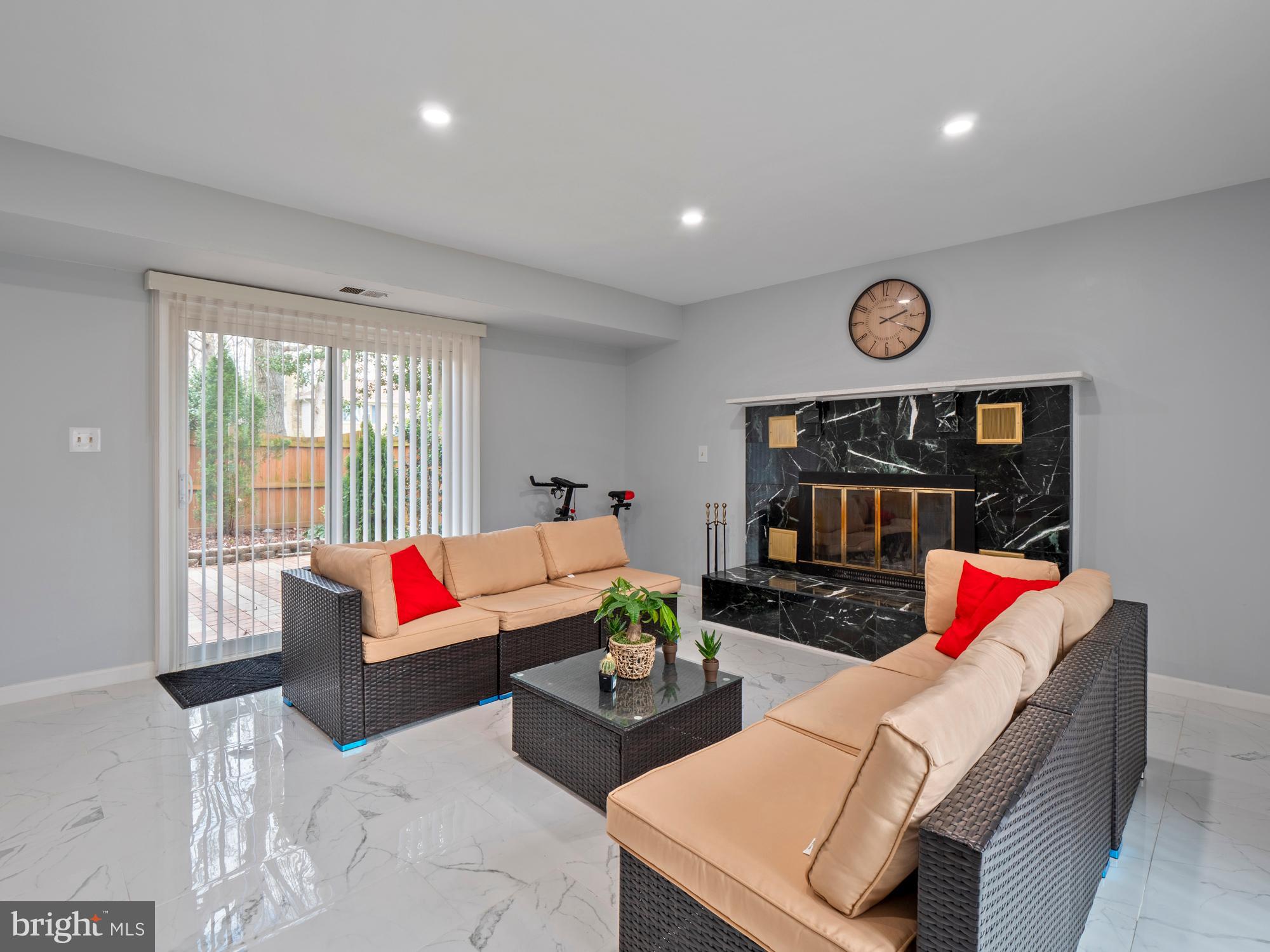 COUNTRY CLUB/LAKE MONTCLAIR - Residential