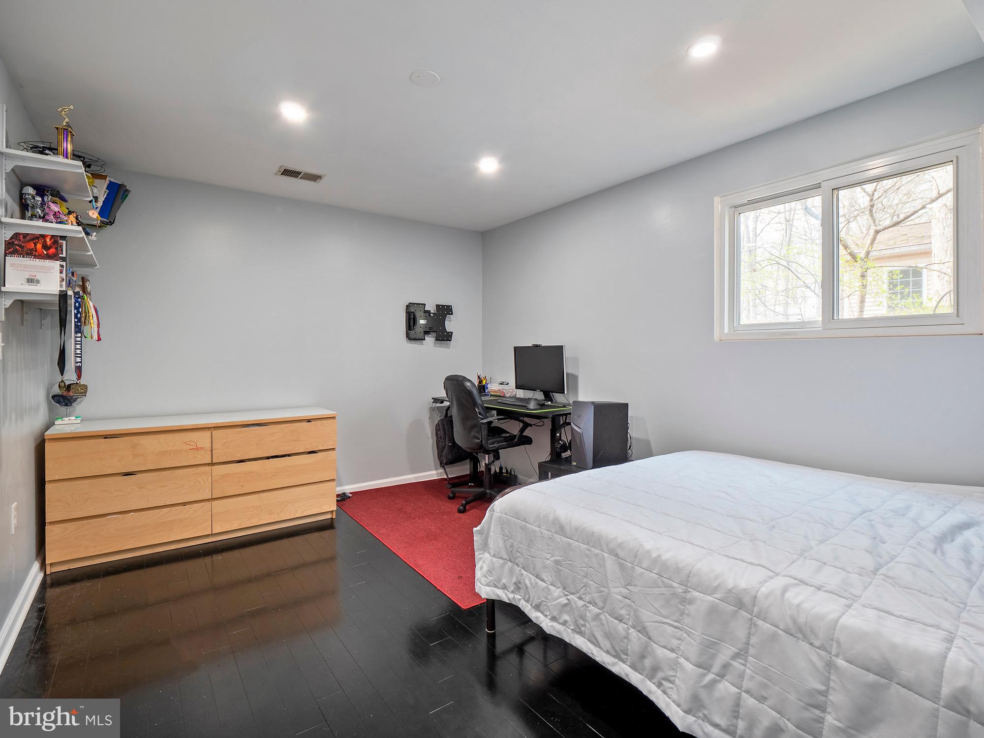 COUNTRY CLUB/LAKE MONTCLAIR - Residential