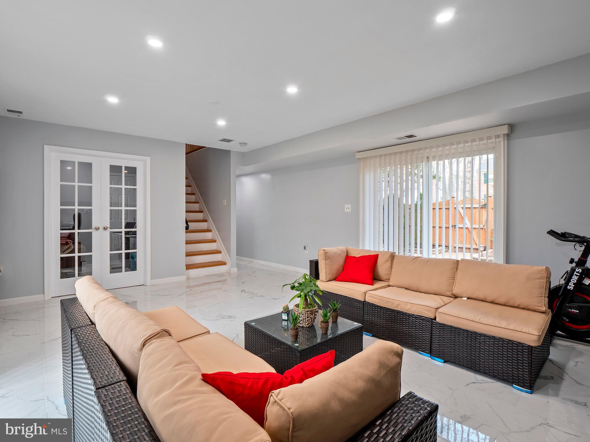 COUNTRY CLUB/LAKE MONTCLAIR - Residential