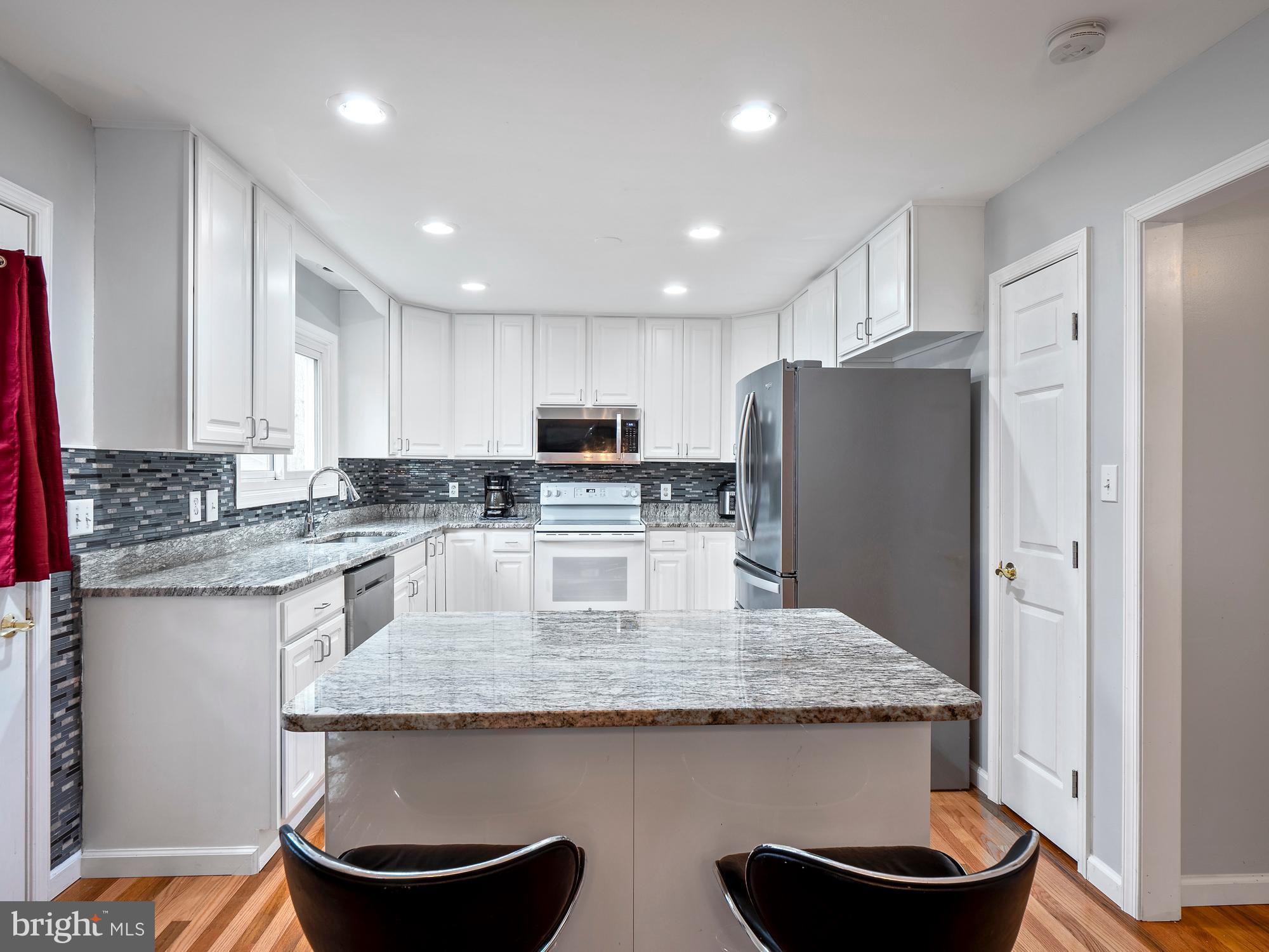 COUNTRY CLUB/LAKE MONTCLAIR - Residential