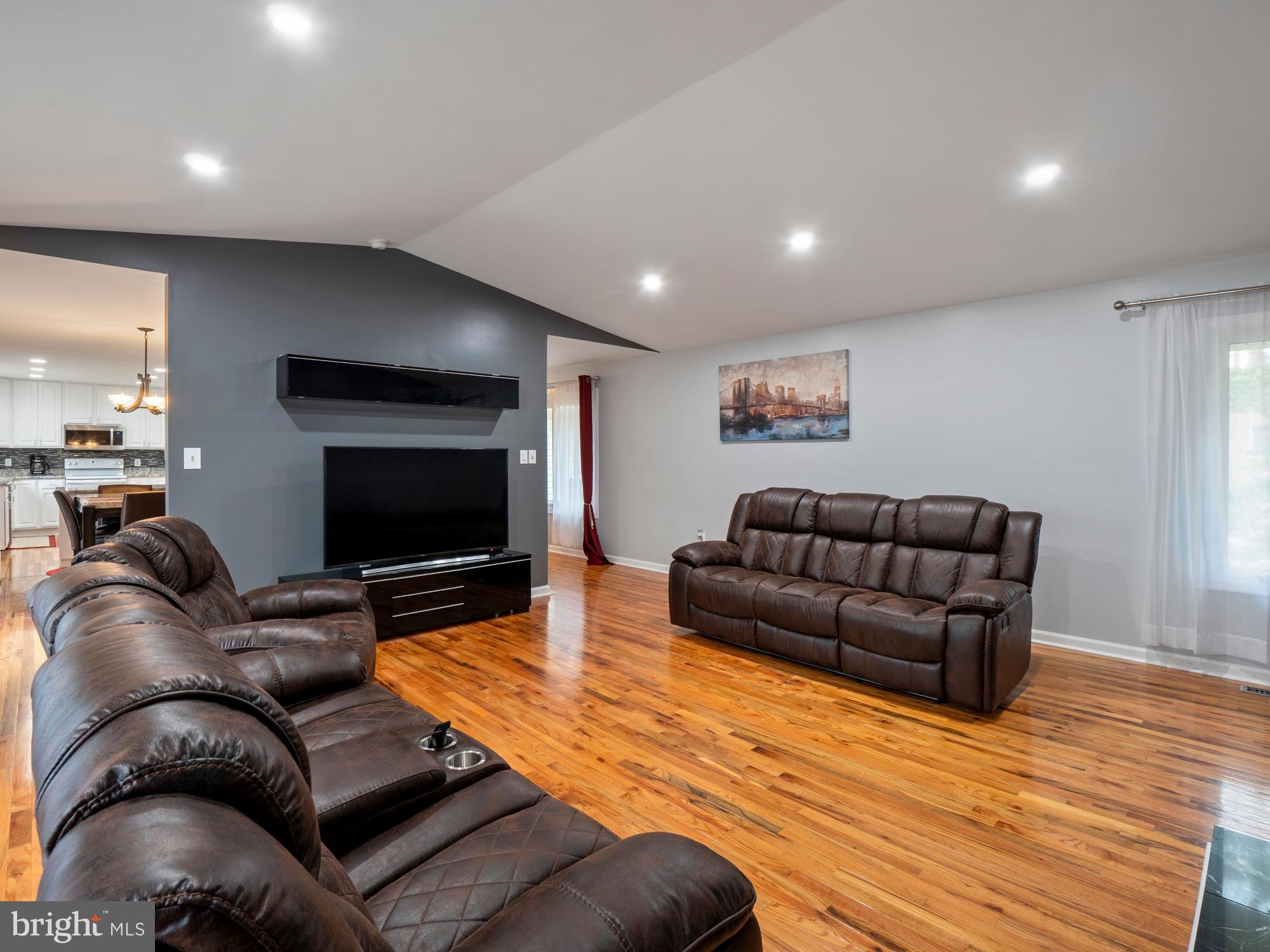 COUNTRY CLUB/LAKE MONTCLAIR - Residential