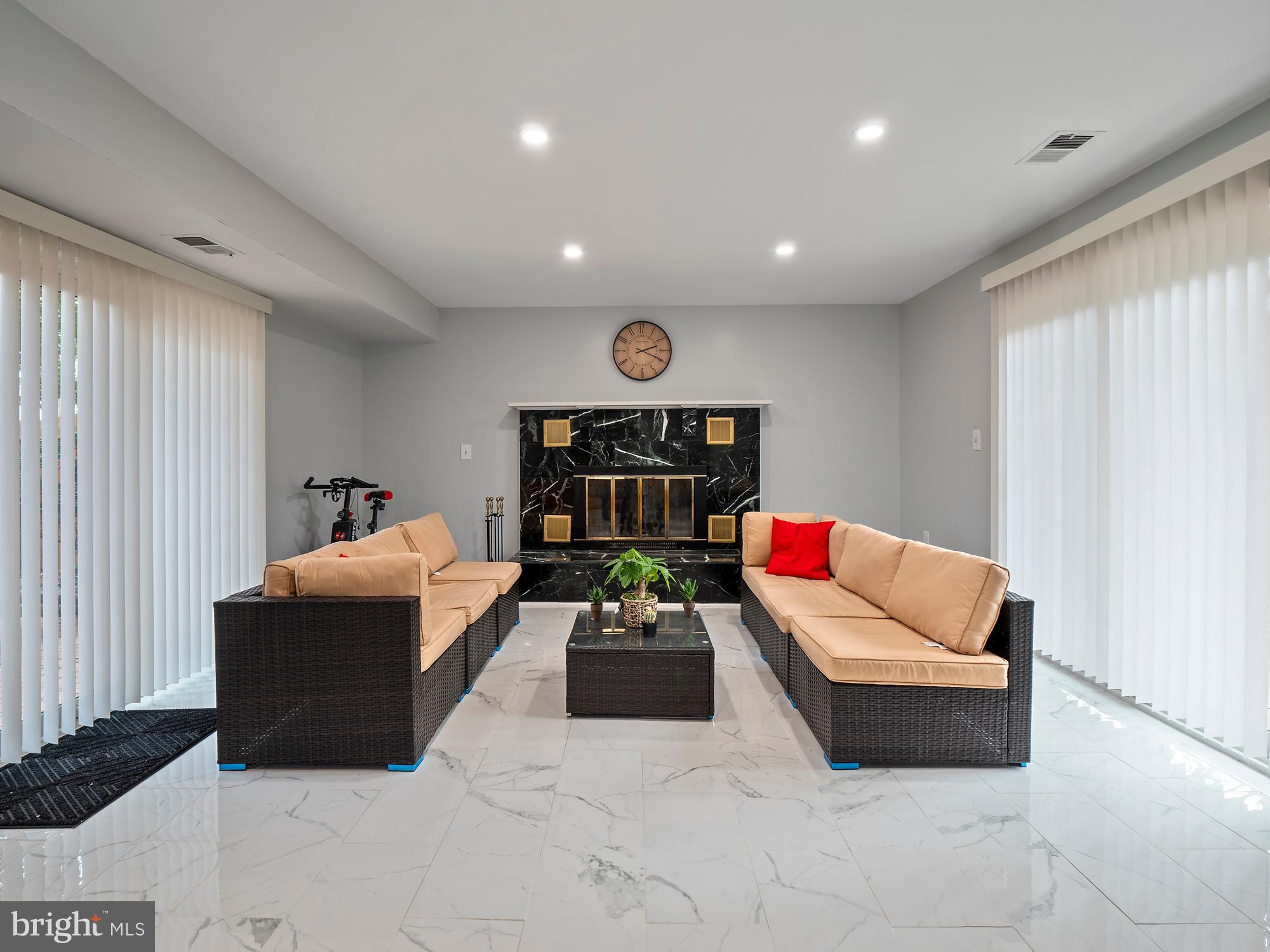 COUNTRY CLUB/LAKE MONTCLAIR - Residential