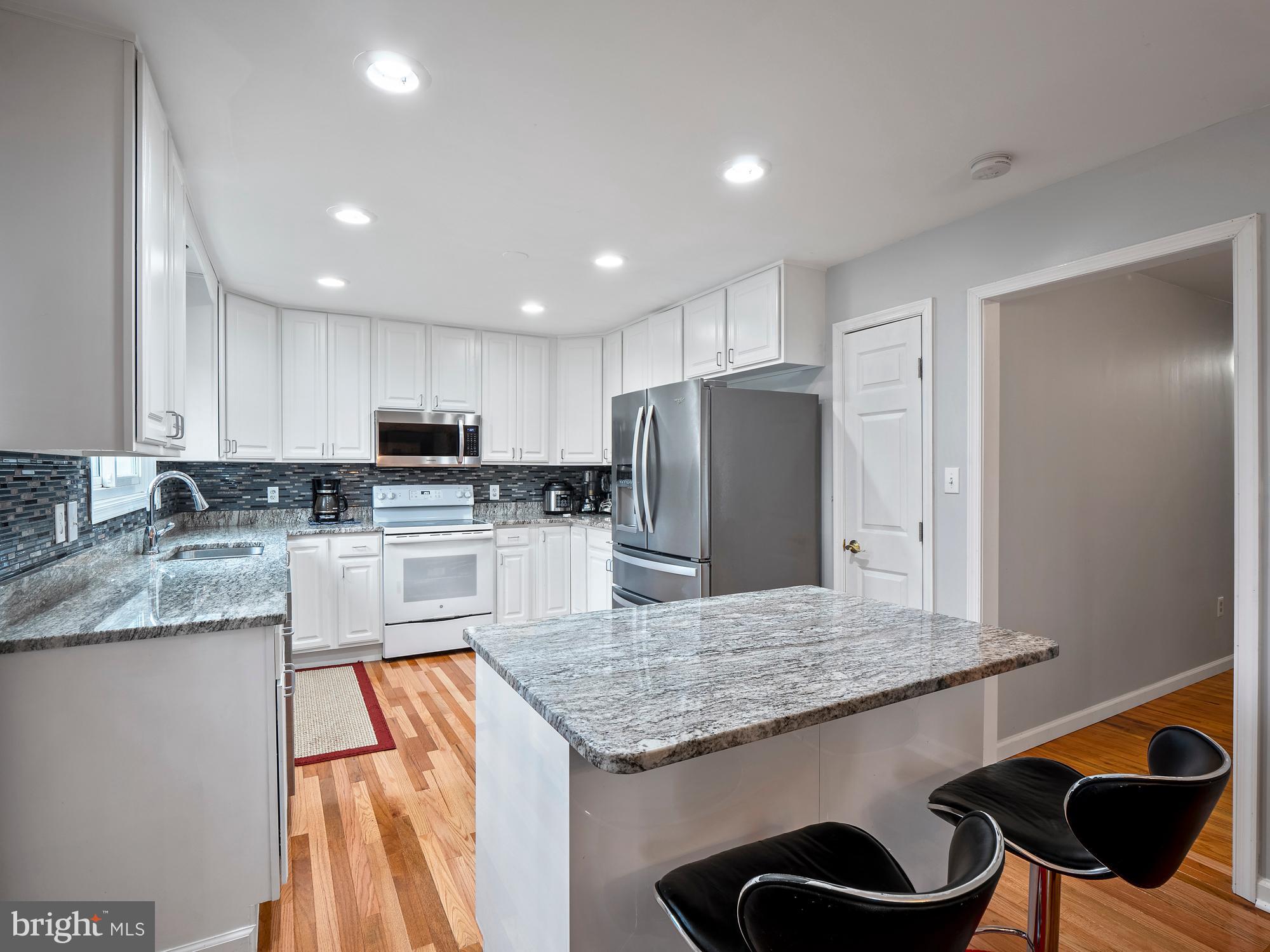 COUNTRY CLUB/LAKE MONTCLAIR - Residential