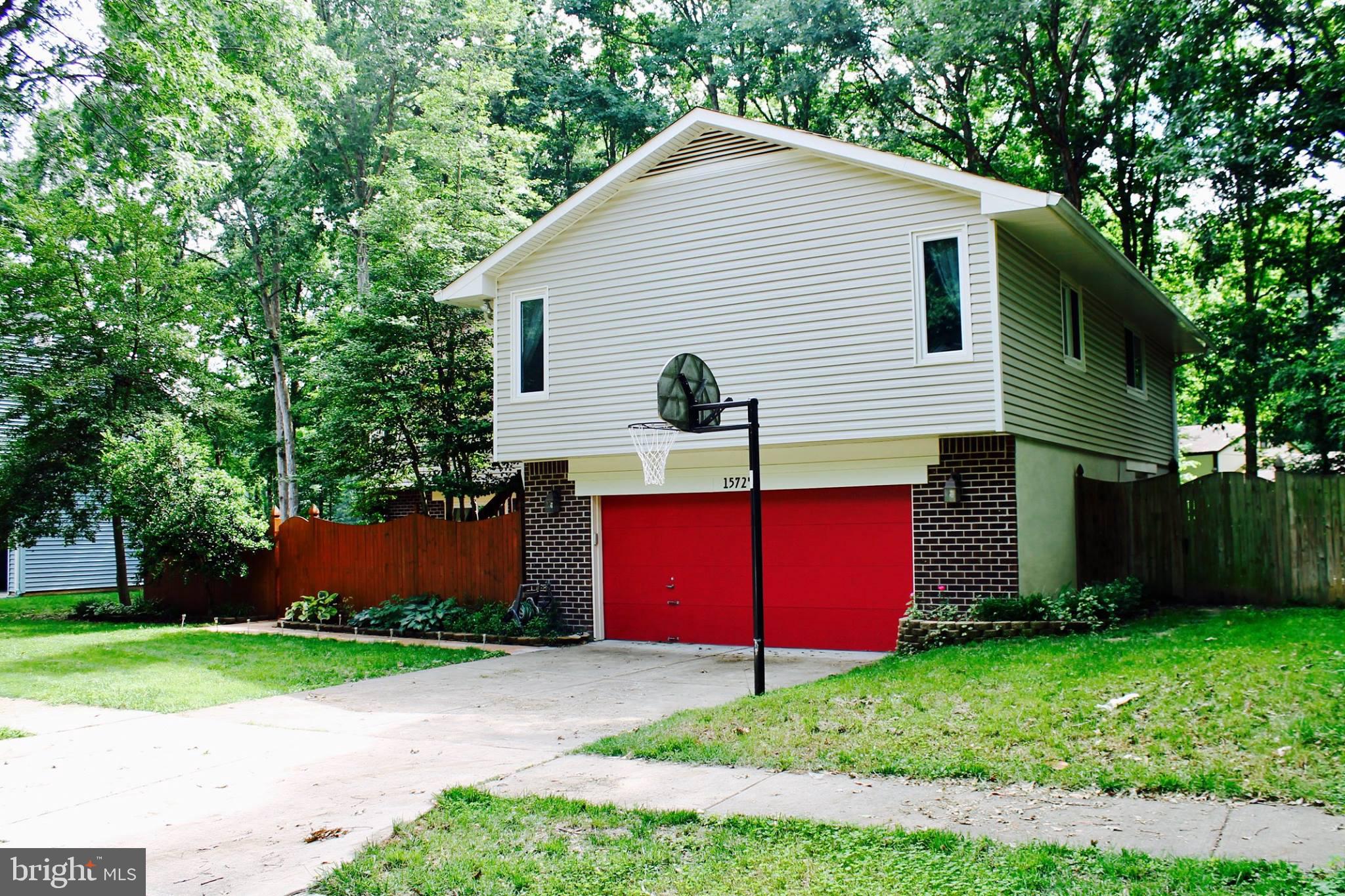 COUNTRY CLUB/LAKE MONTCLAIR - Residential