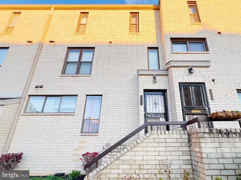 2853 31st Place NE Unit 2853, Washington, DC MLS: DCDC2183874