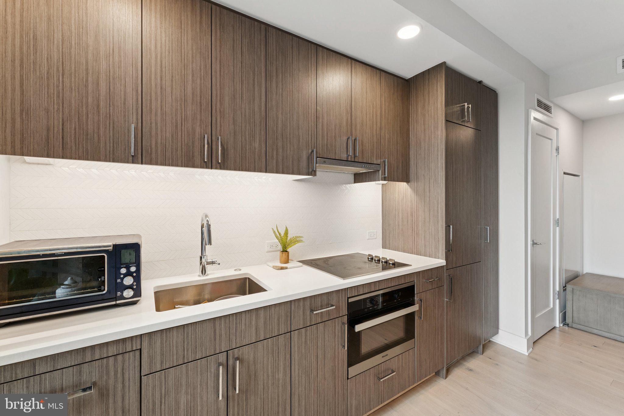 1211 VAN STREET SE 913A