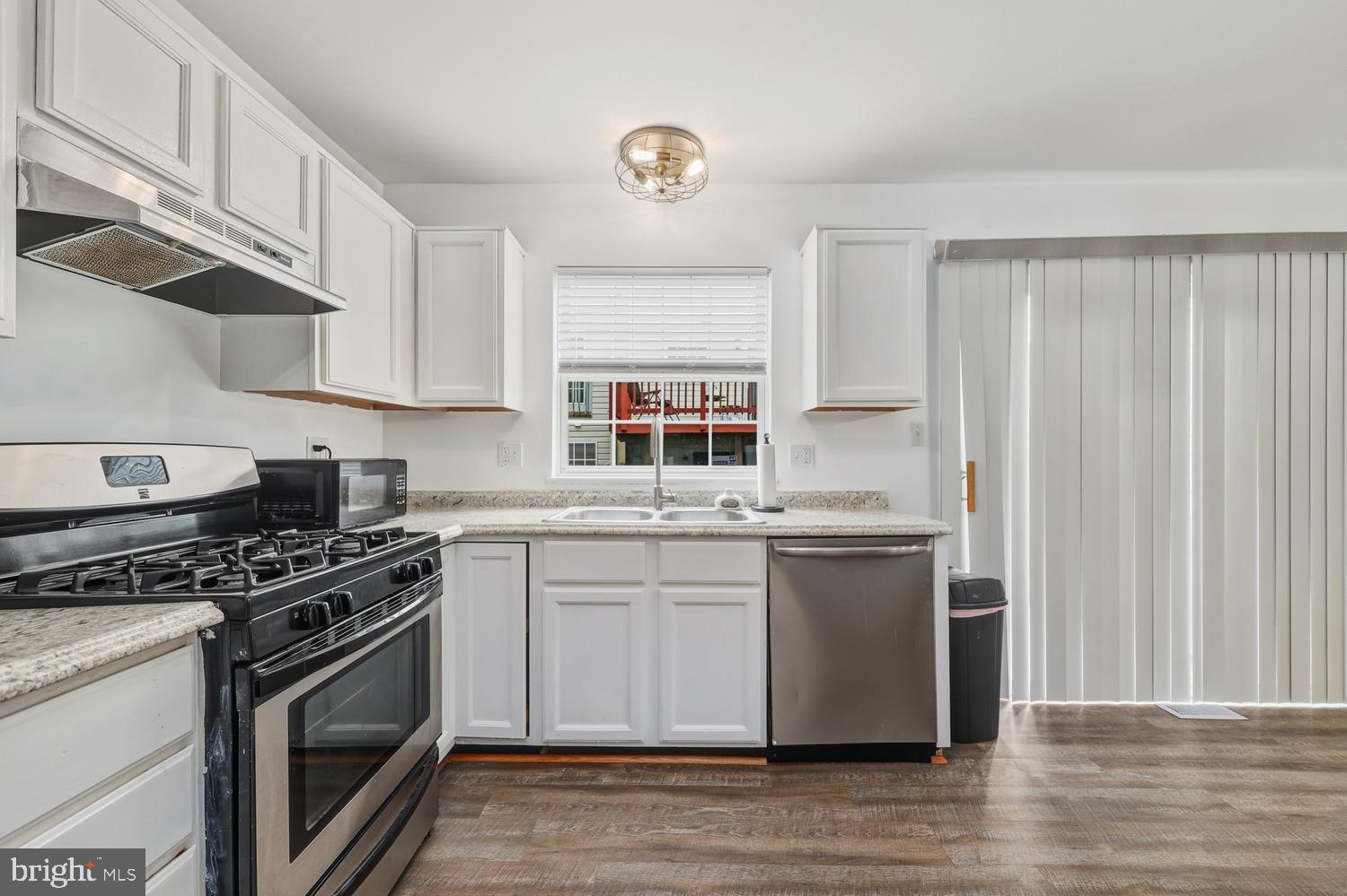 1865 TIGER LILY CIRCLE