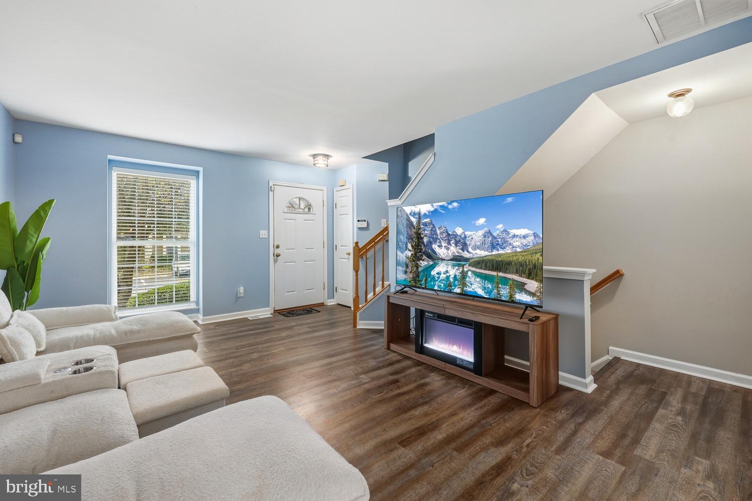 1865 TIGER LILY CIRCLE