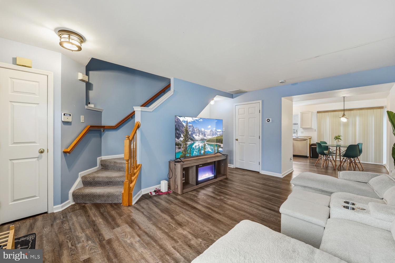 1865 TIGER LILY CIRCLE