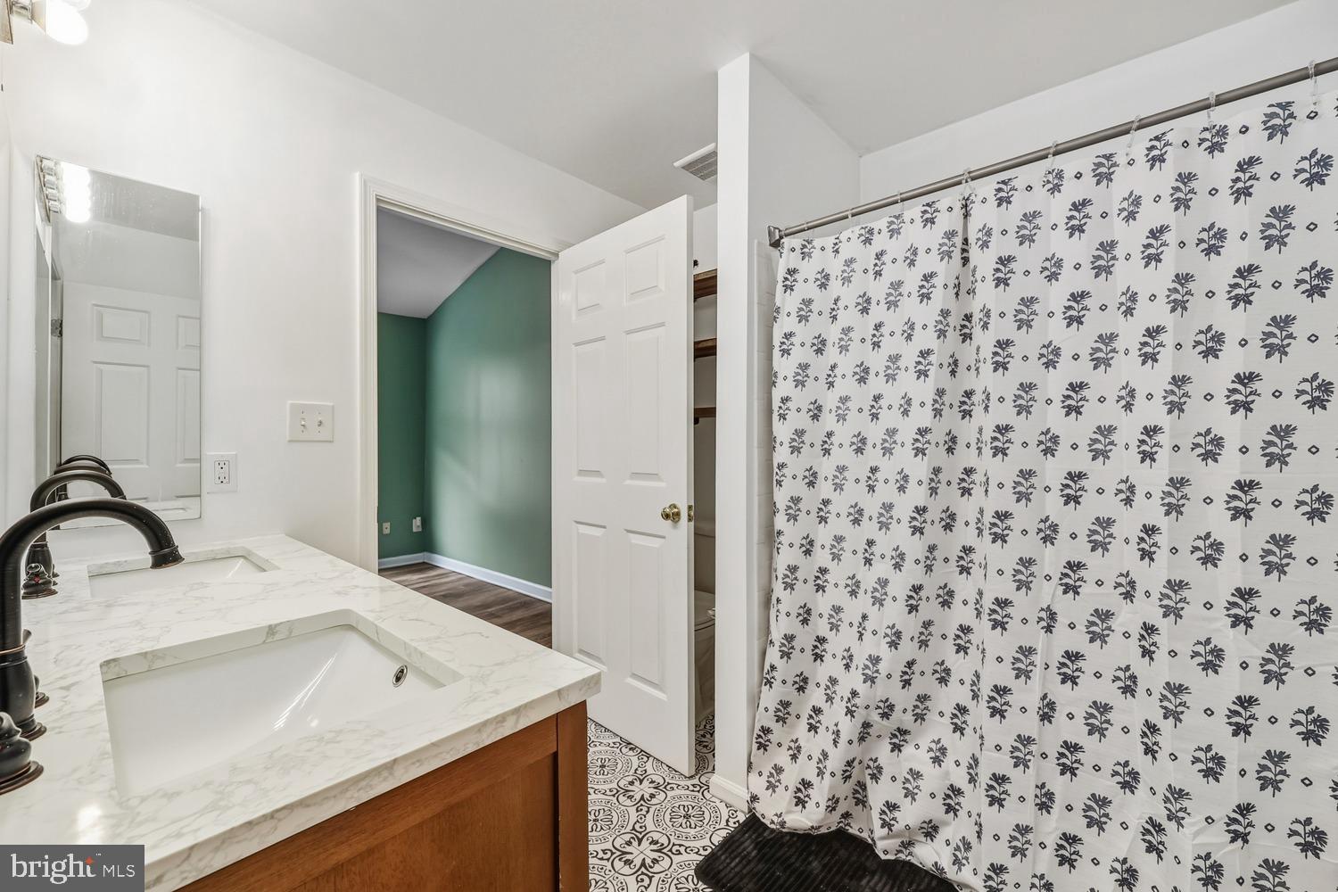 DEVILS REACH CONDOS - Residential