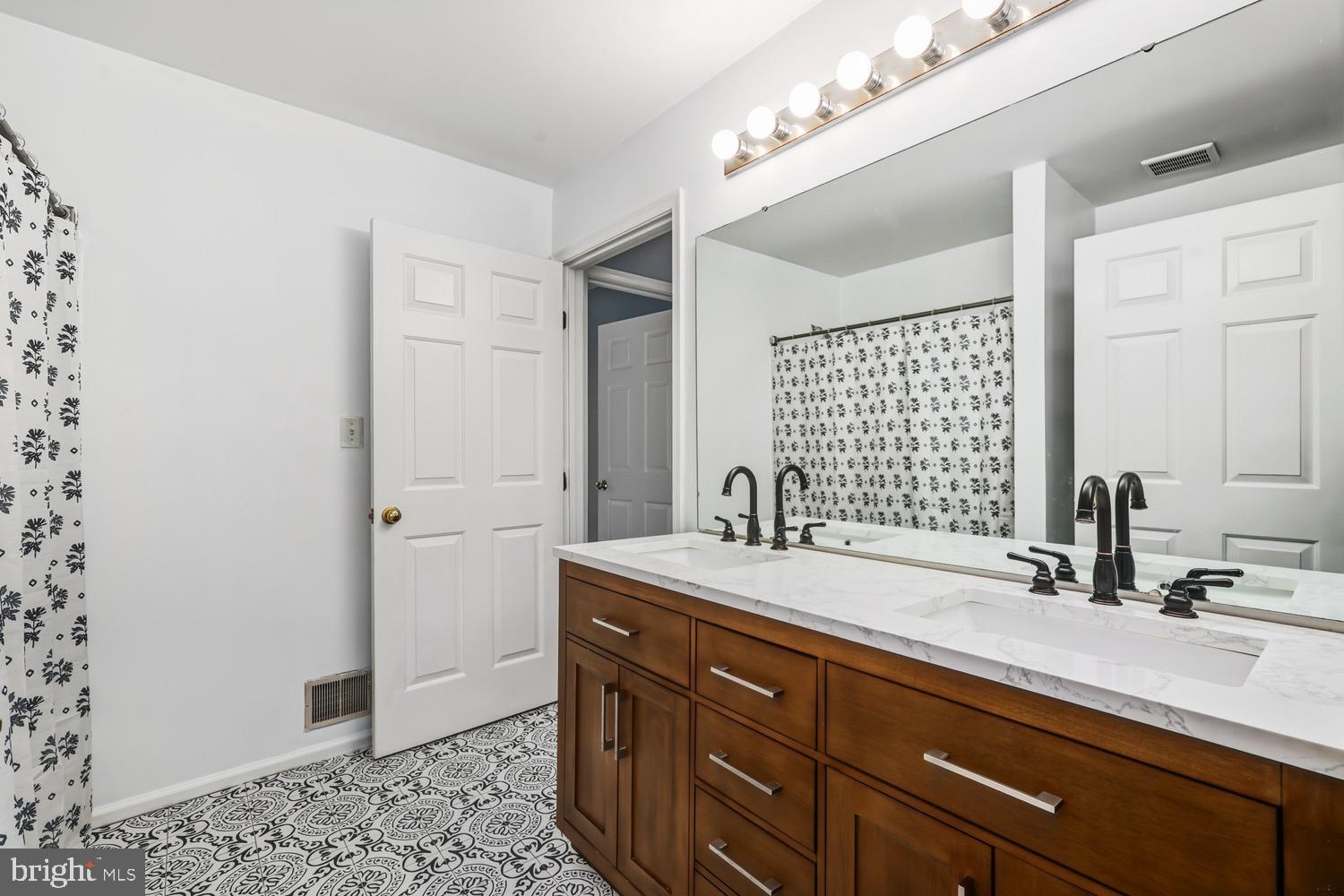 DEVILS REACH CONDOS - Residential