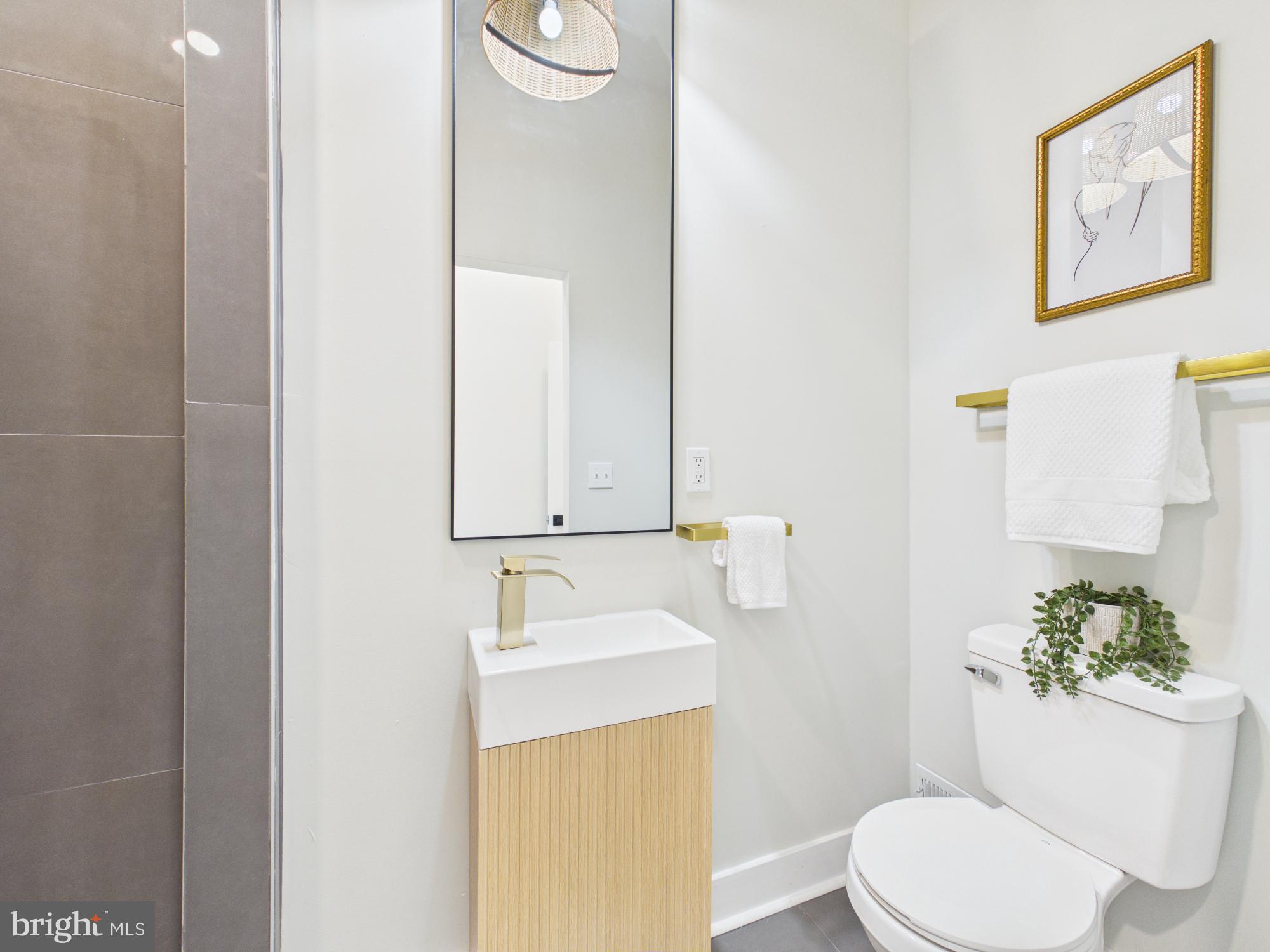 BROADWAY EAST - Residential