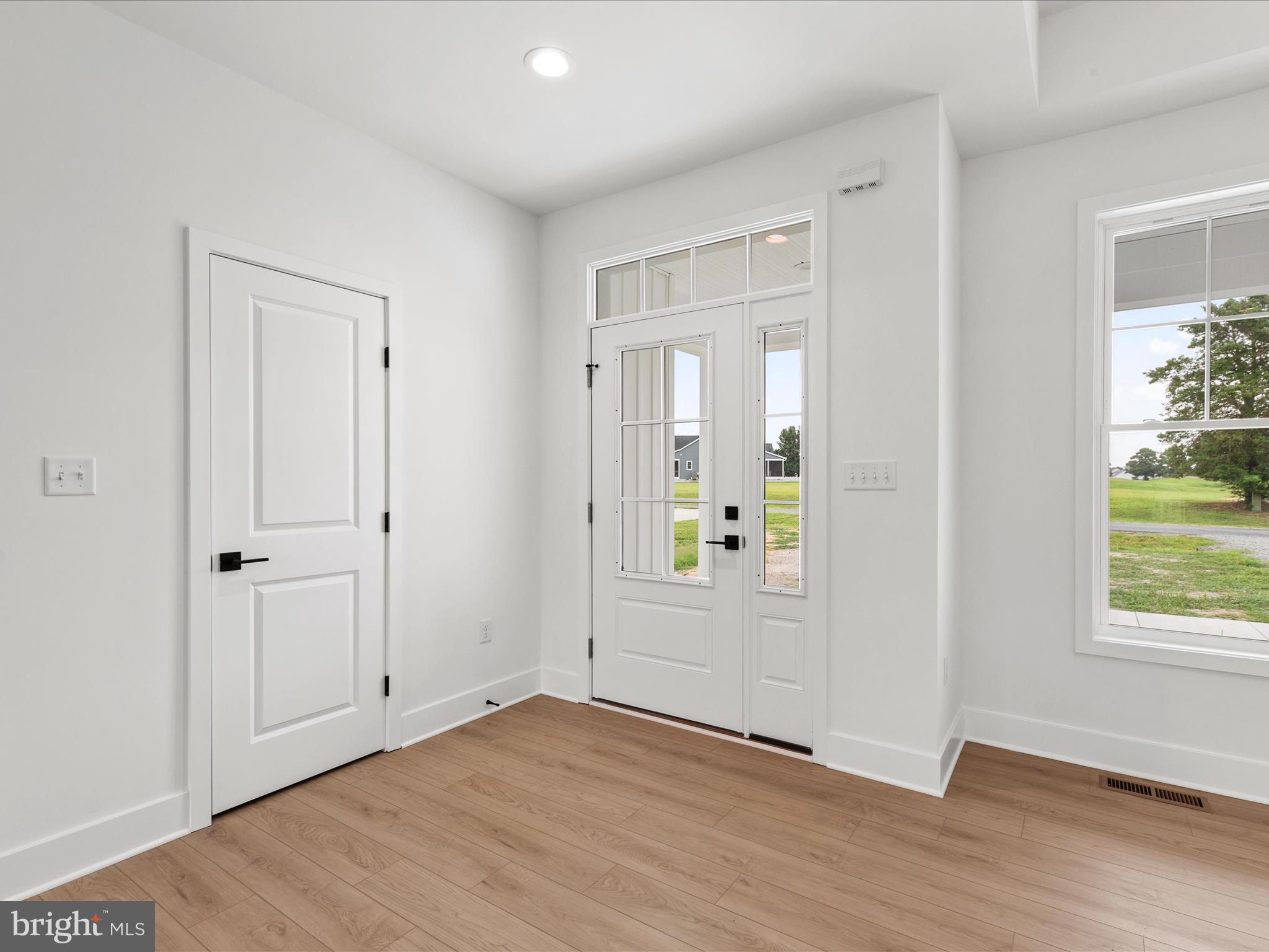 CAPTAIN'S COVE - Residential