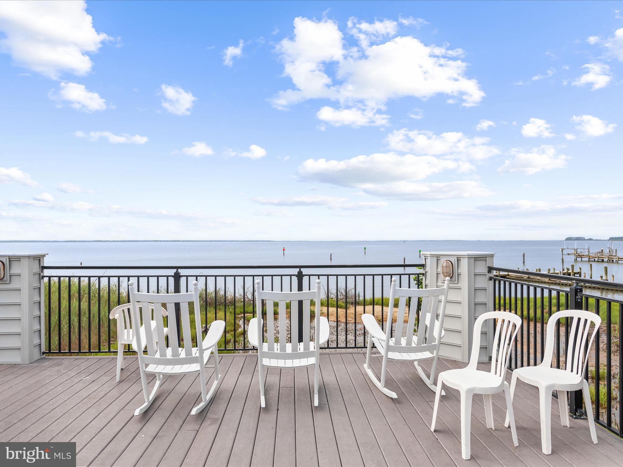 CAPTAIN'S COVE - Residential