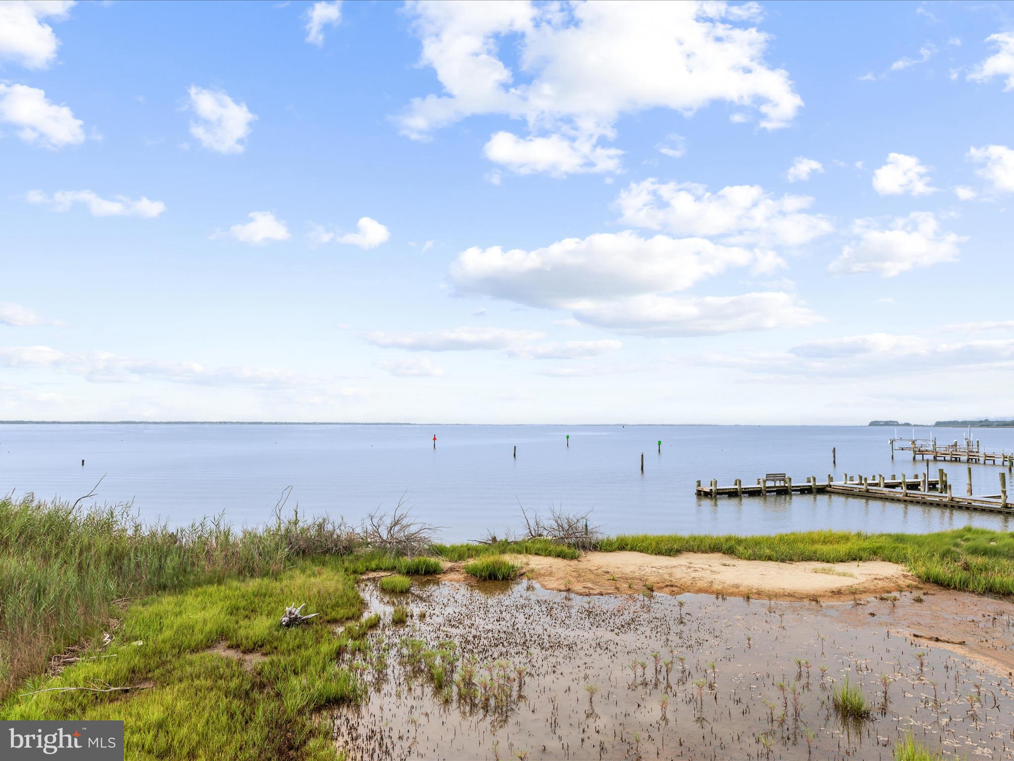 CAPTAIN'S COVE - Residential