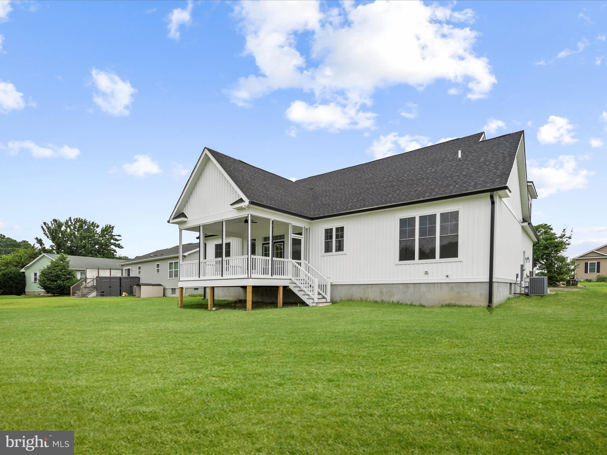 CAPTAIN'S COVE - Residential