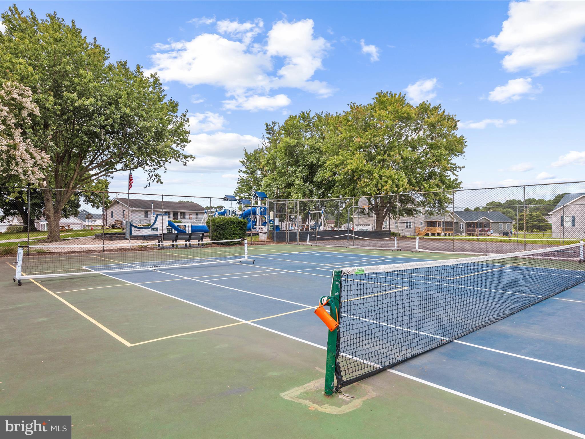 CAPTAIN'S COVE - Residential