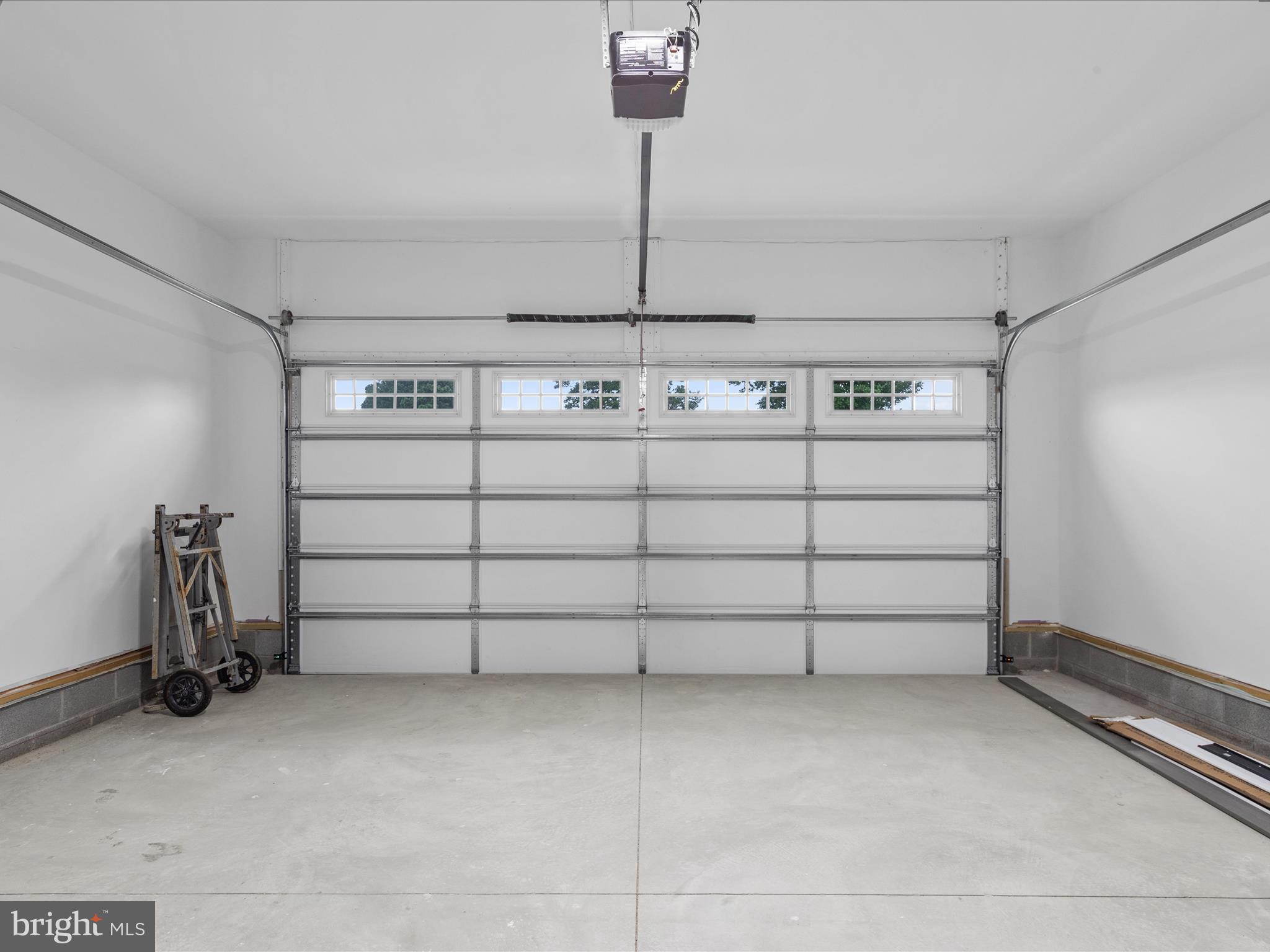 CAPTAIN'S COVE - Residential