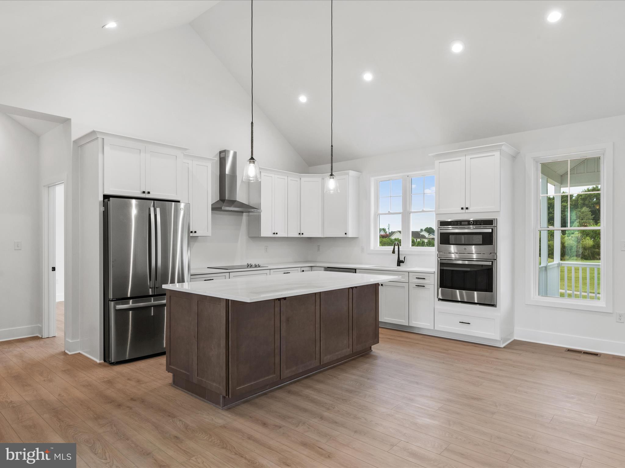 CAPTAIN'S COVE - Residential