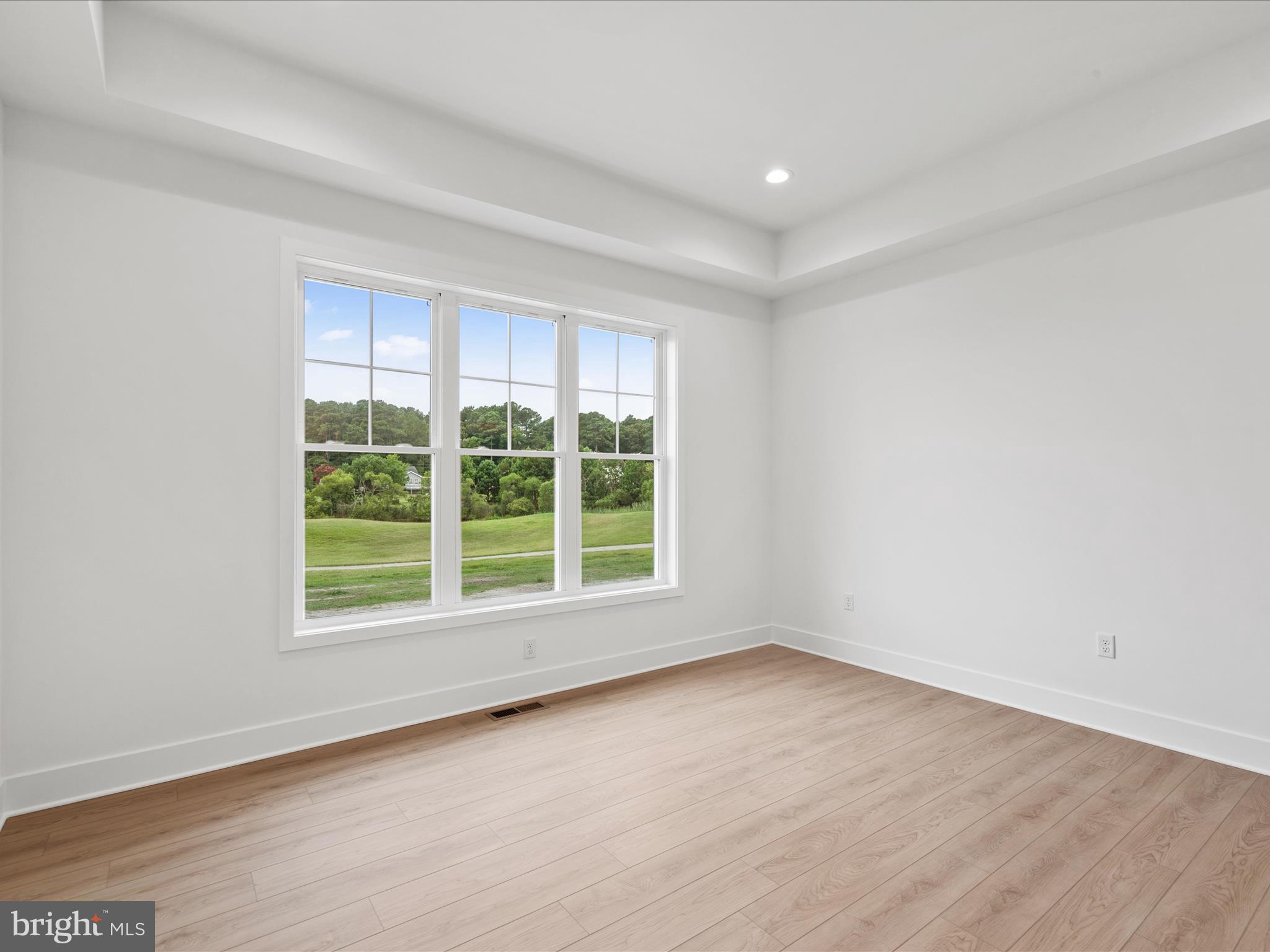 CAPTAIN'S COVE - Residential