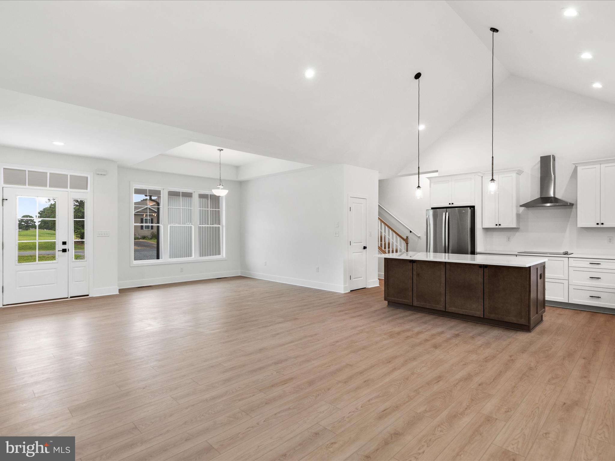 CAPTAIN'S COVE - Residential