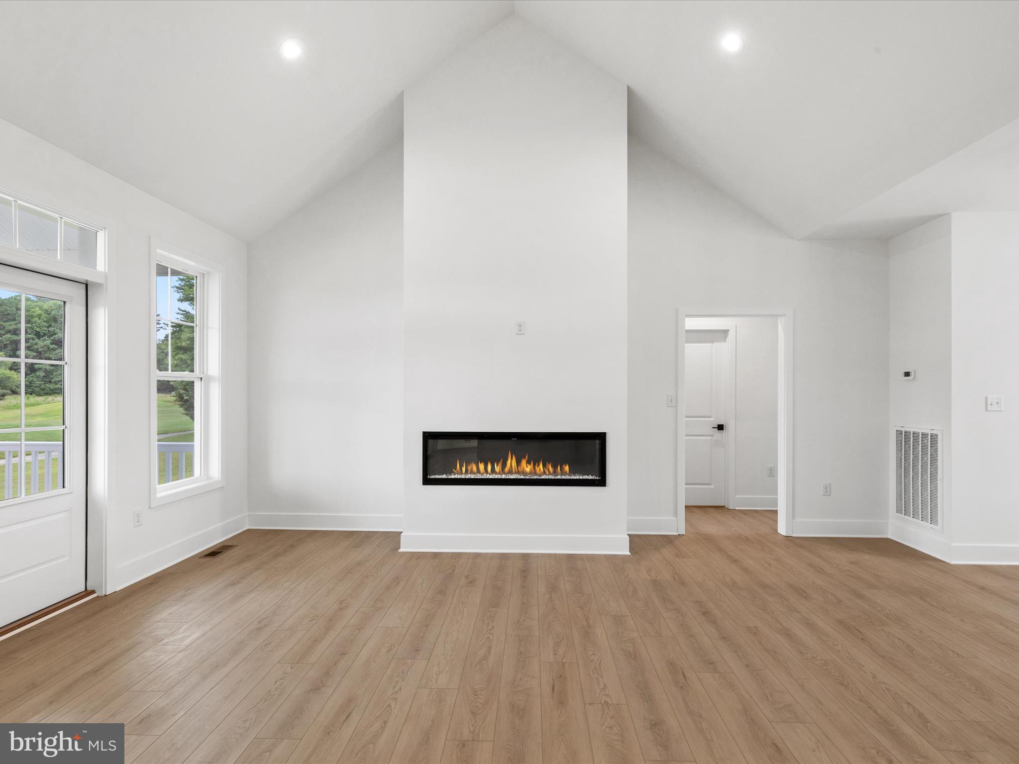 CAPTAIN'S COVE - Residential