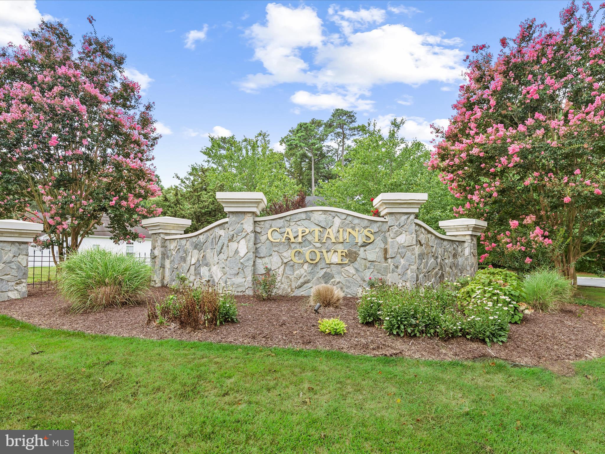 CAPTAIN'S COVE - Residential