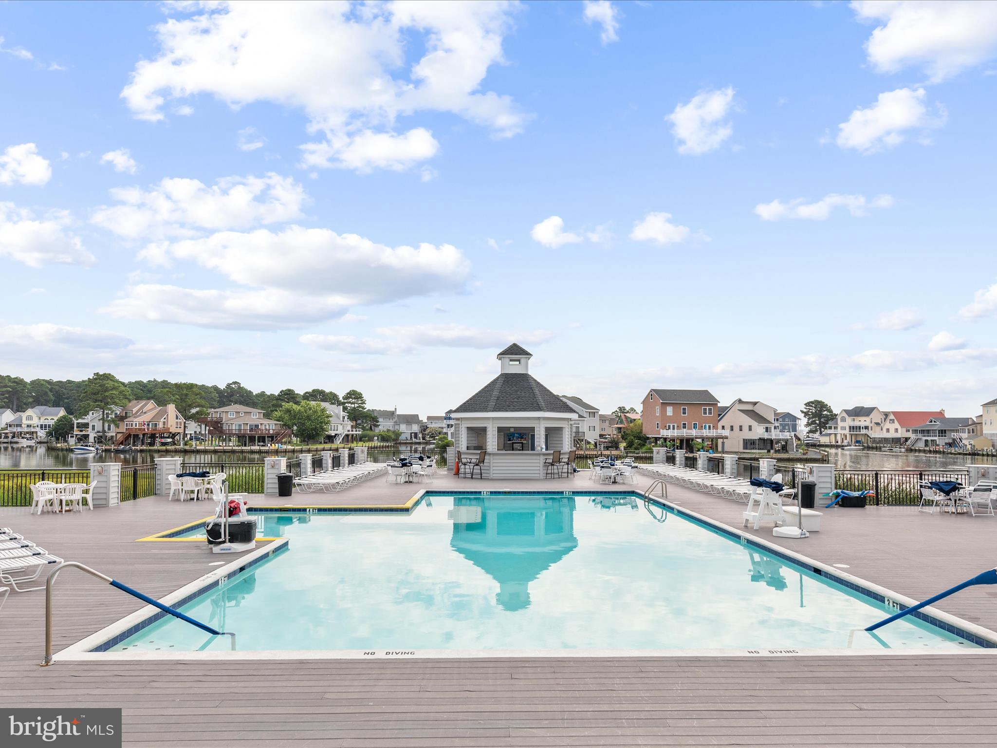 CAPTAIN'S COVE - Residential