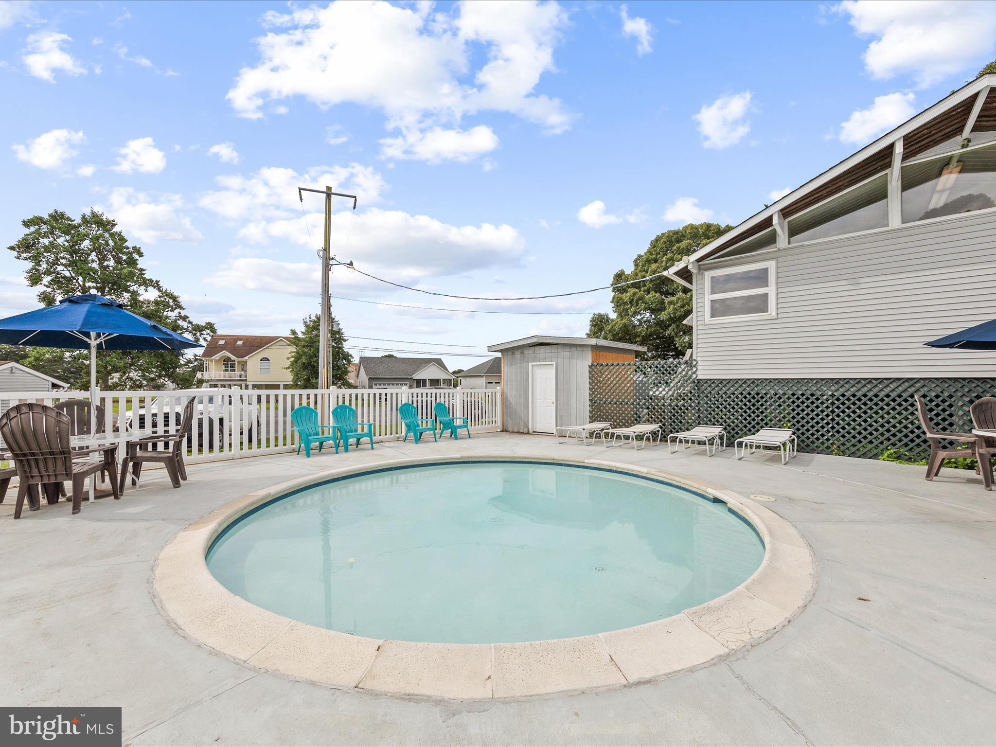 CAPTAIN'S COVE - Residential