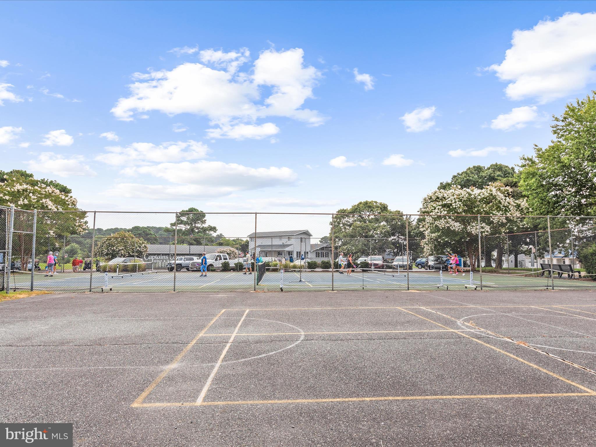 CAPTAIN'S COVE - Residential