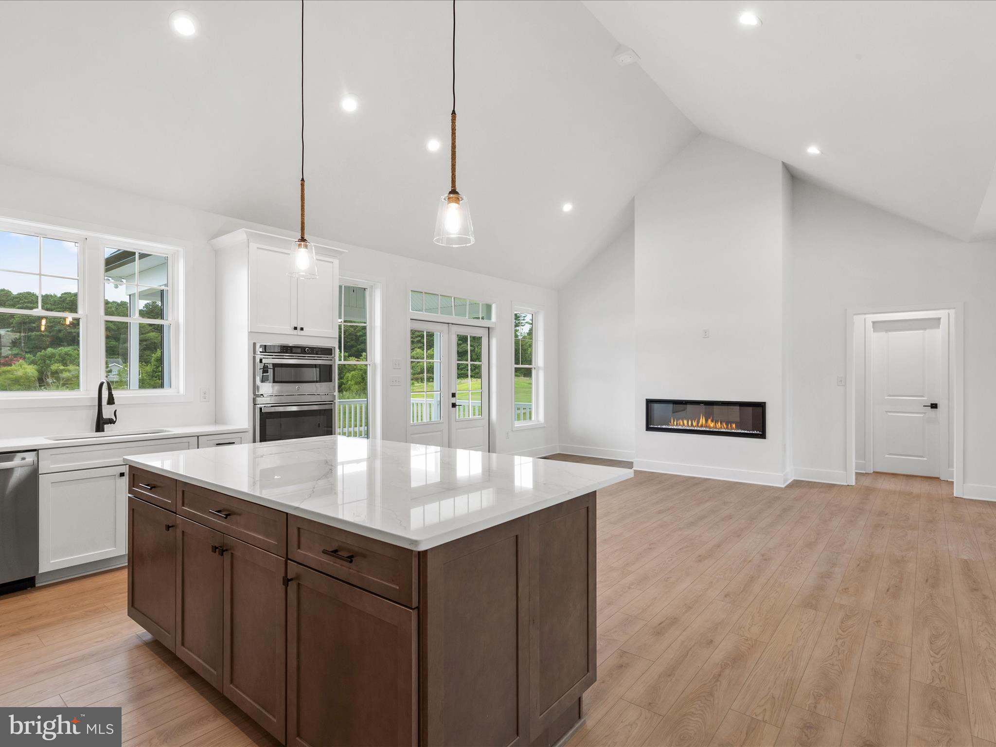 CAPTAIN'S COVE - Residential