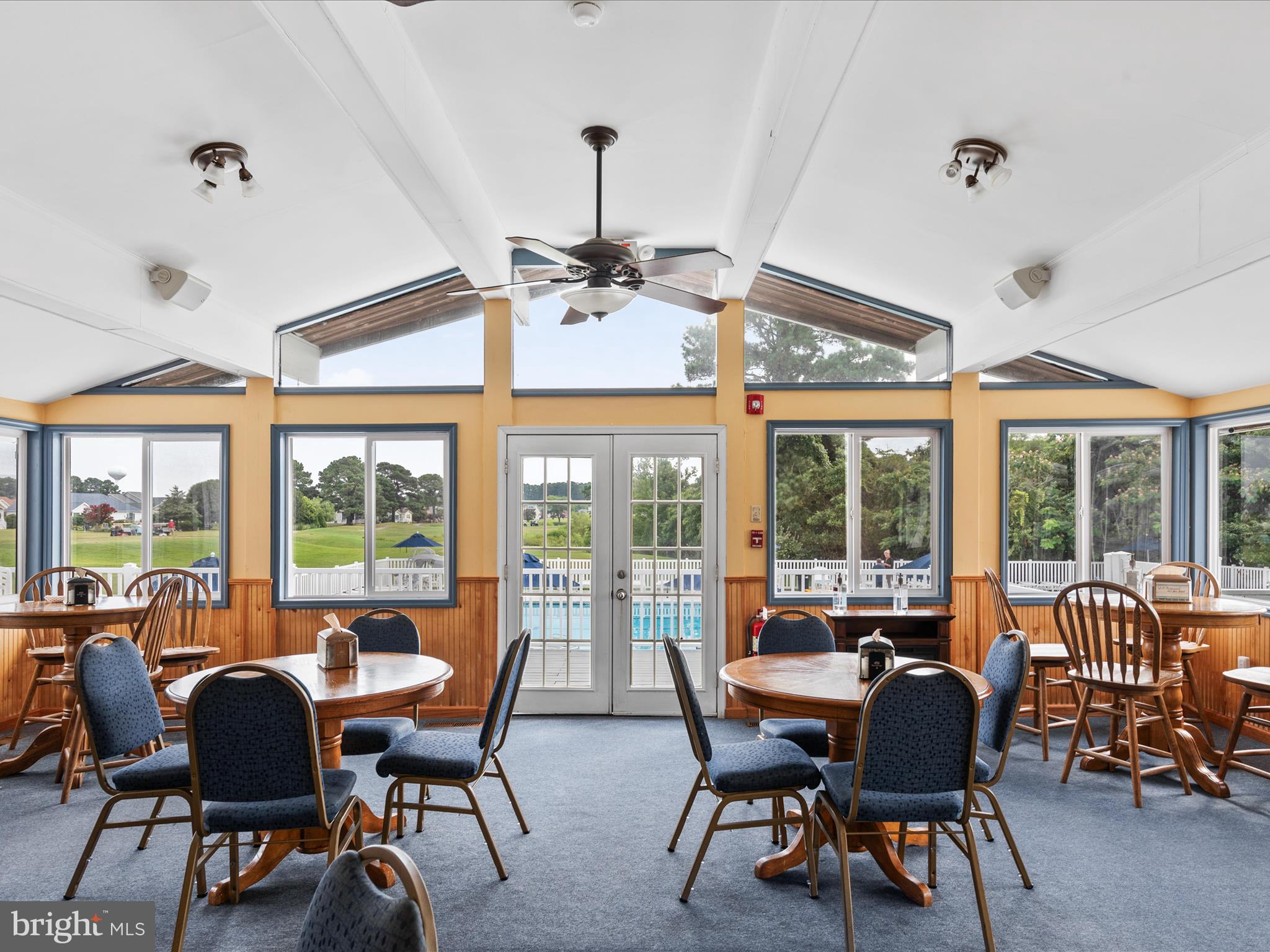 CAPTAIN'S COVE - Residential