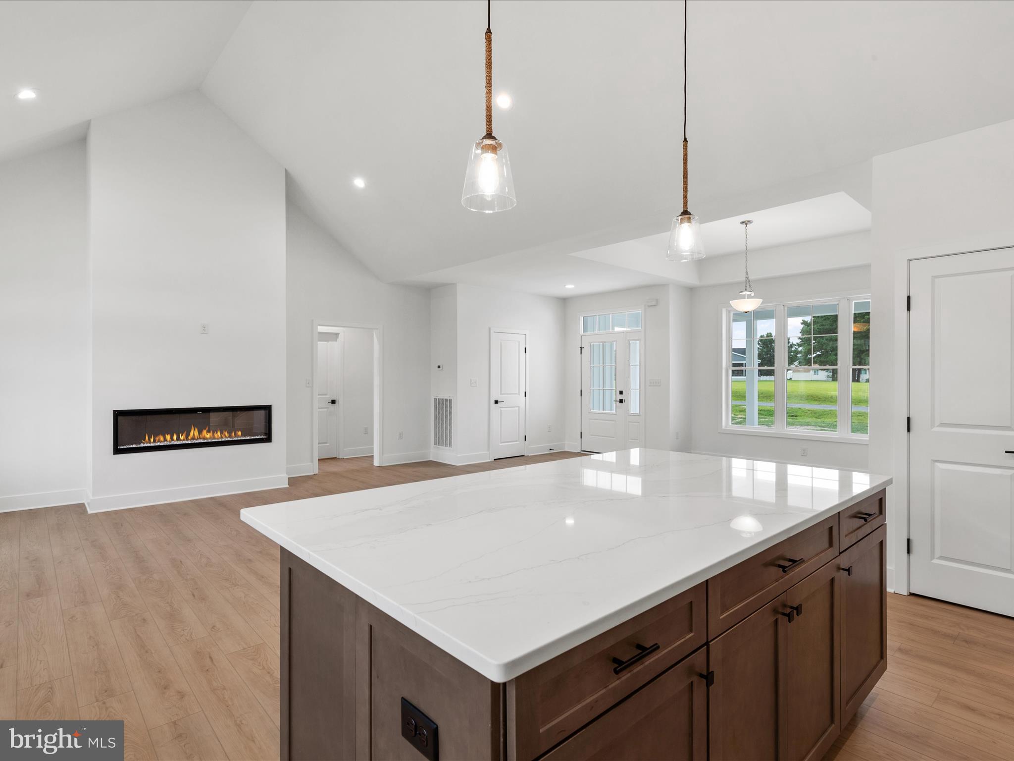 CAPTAIN'S COVE - Residential