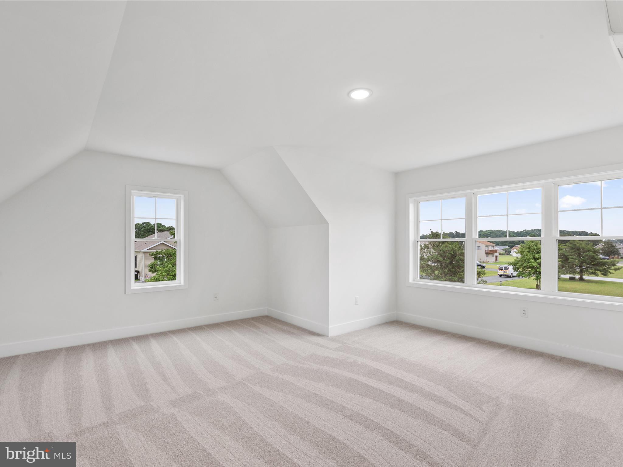 CAPTAIN'S COVE - Residential