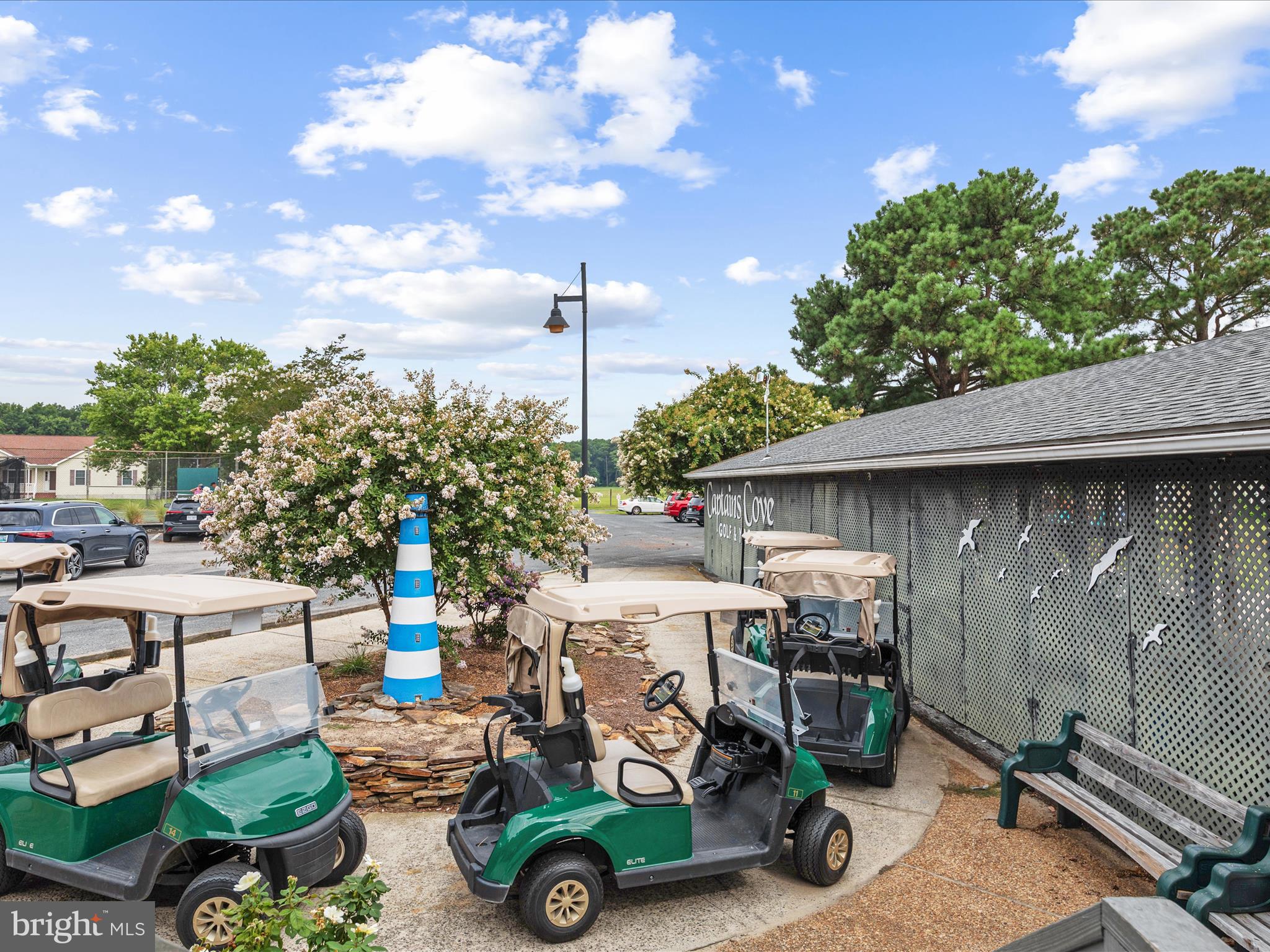 CAPTAIN'S COVE - Residential