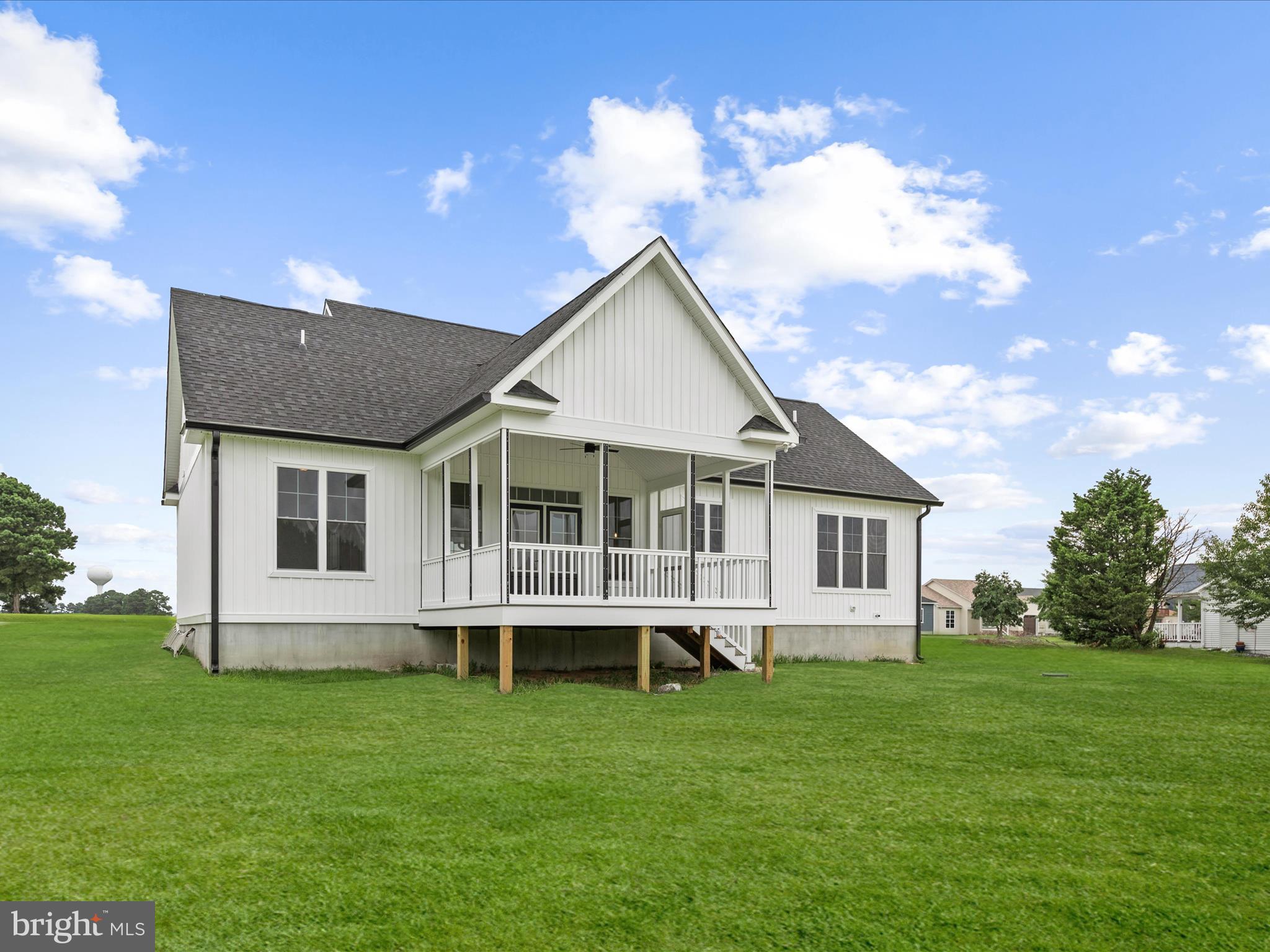 CAPTAIN'S COVE - Residential