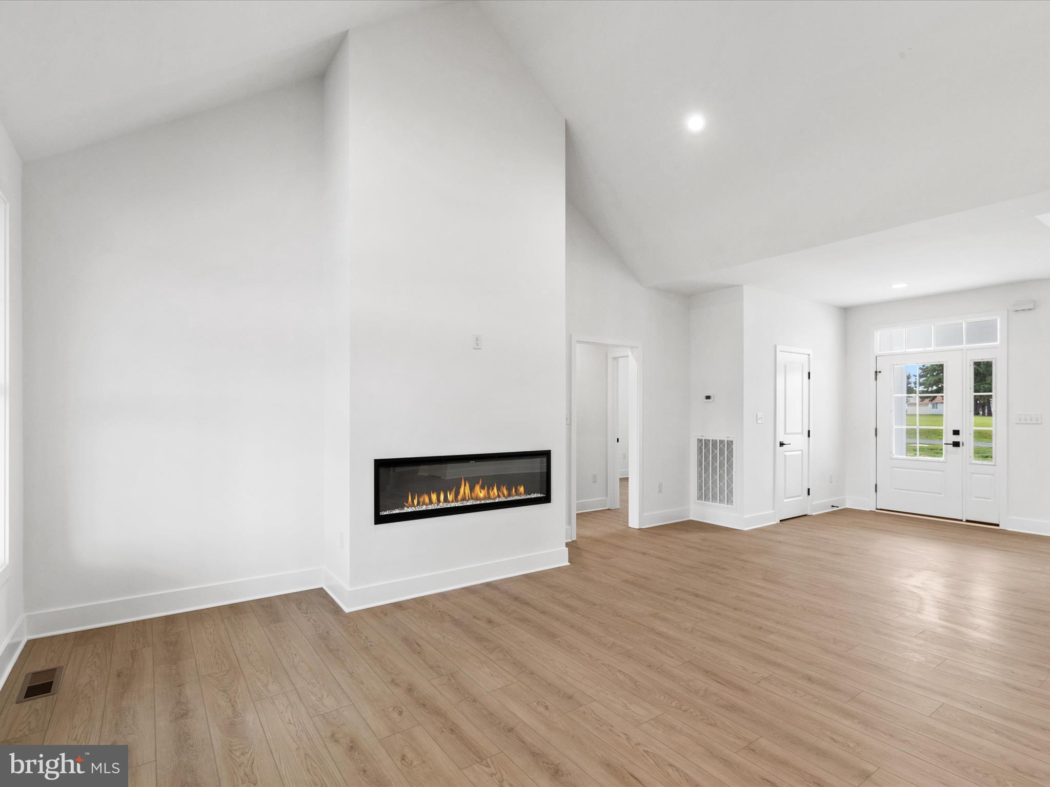 CAPTAIN'S COVE - Residential