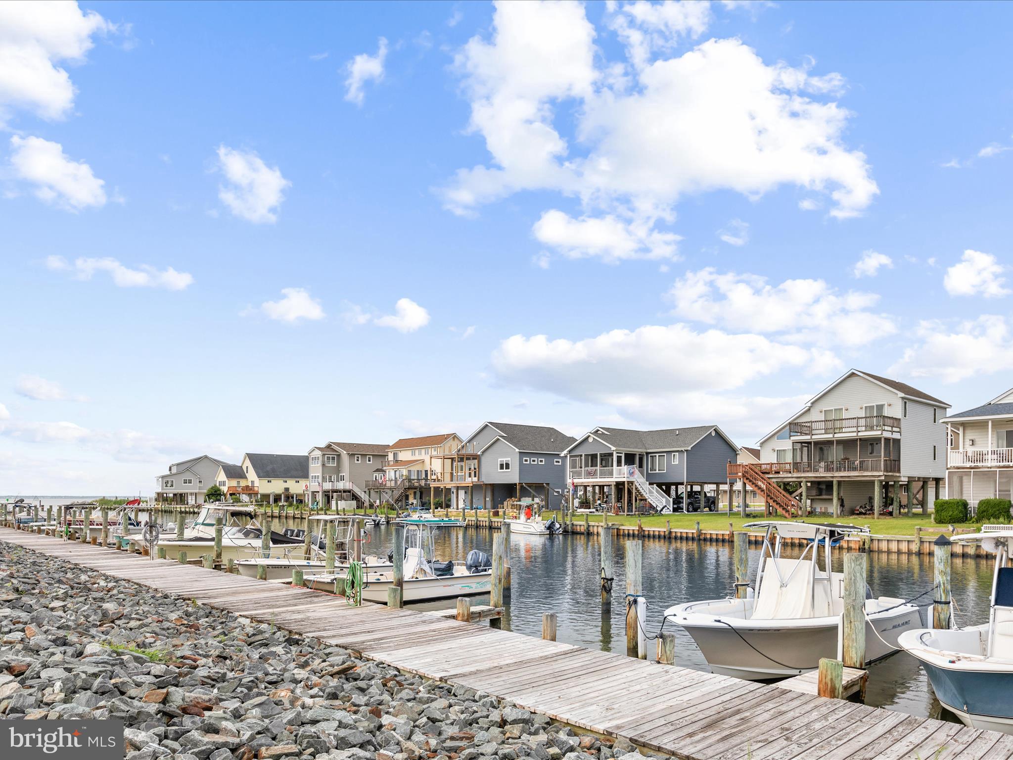 CAPTAIN'S COVE - Residential