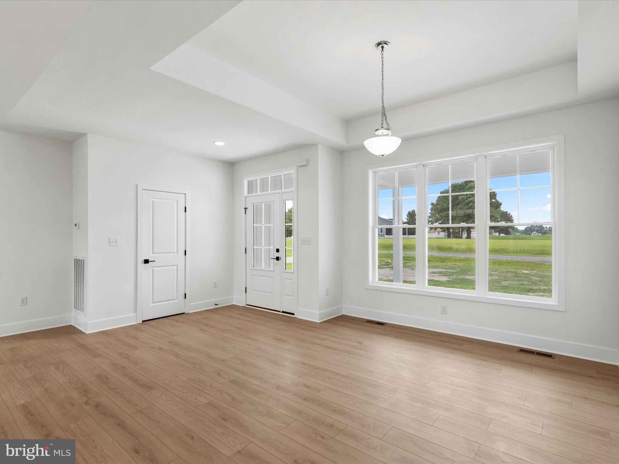 CAPTAIN'S COVE - Residential