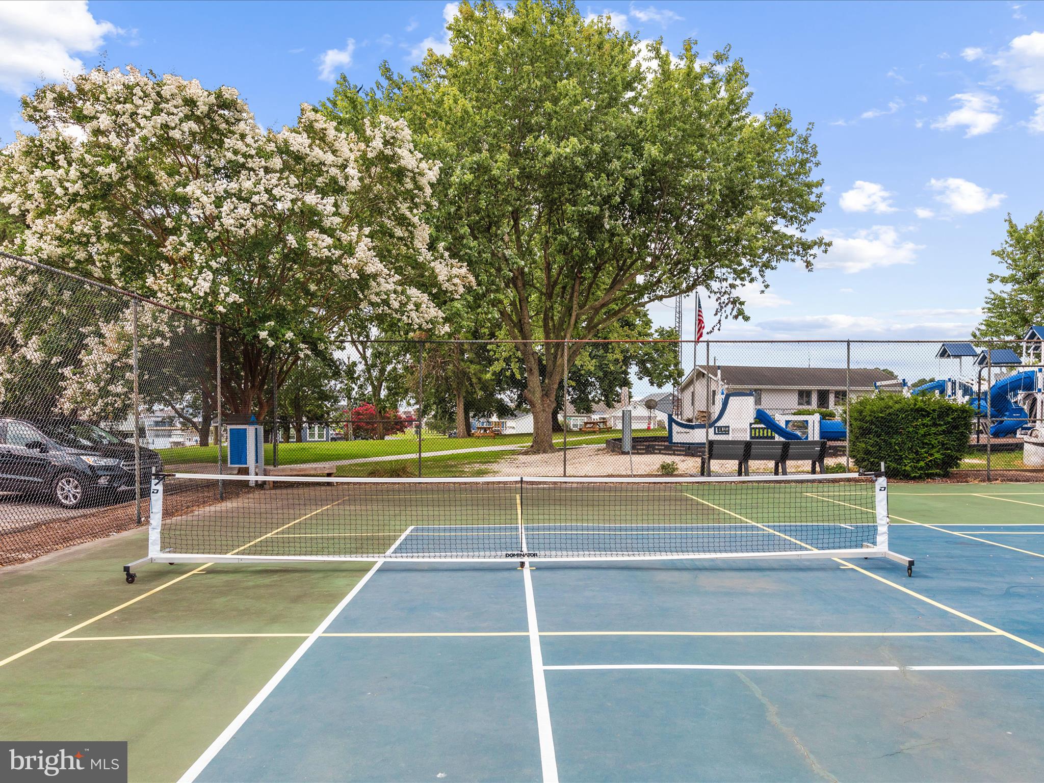 CAPTAIN'S COVE - Residential