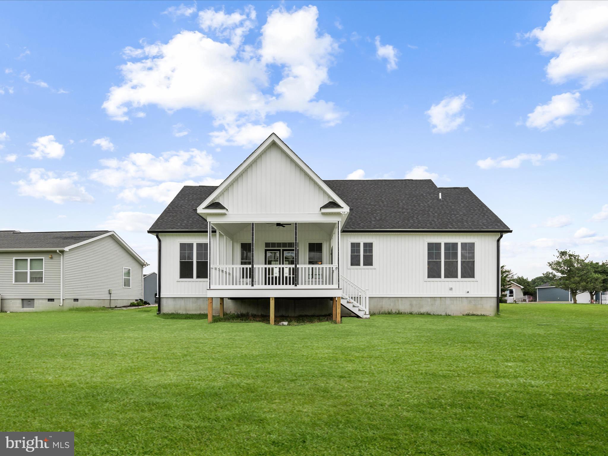 CAPTAIN'S COVE - Residential