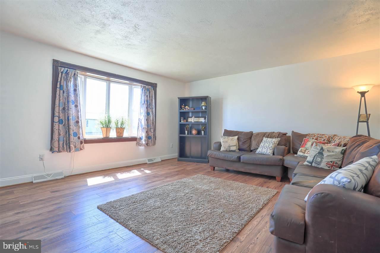 COLONIAL HILLS - Residential