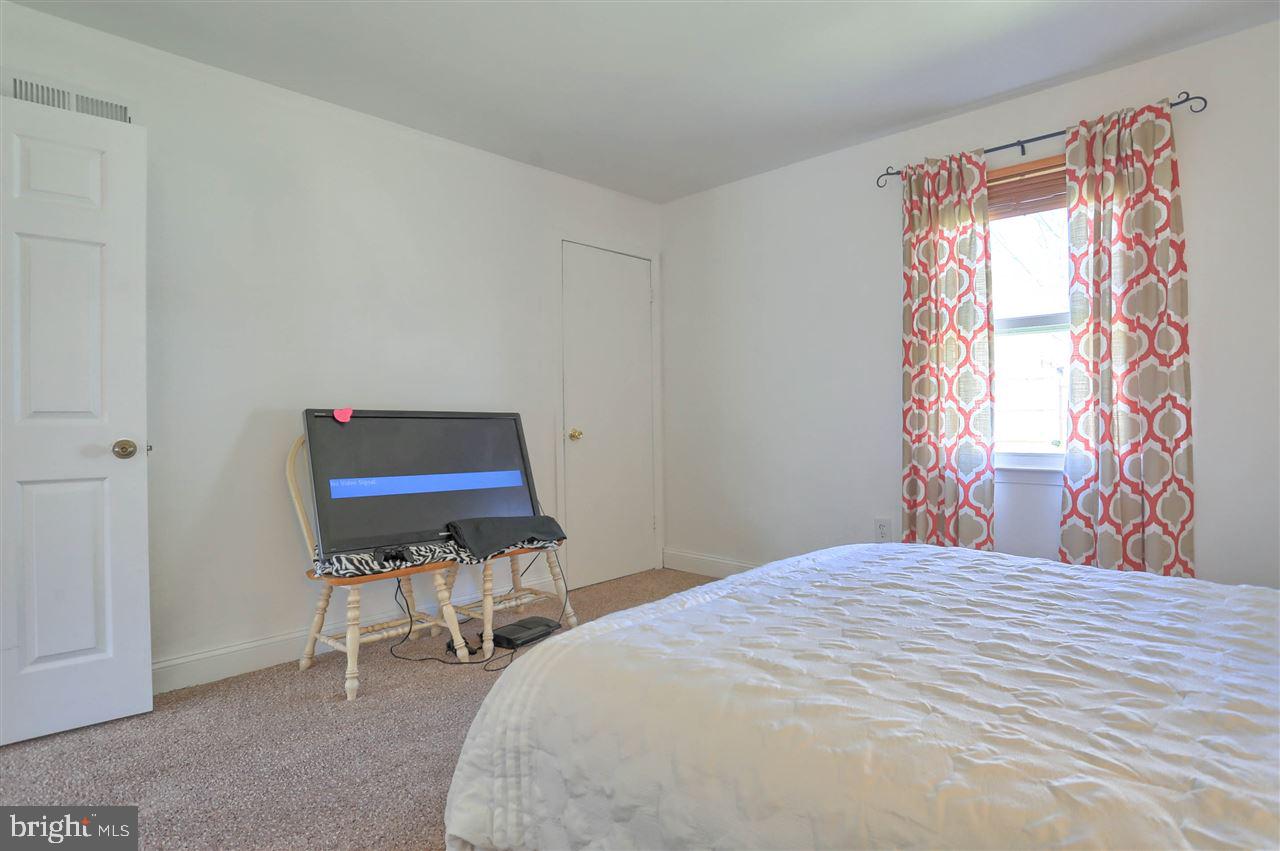 COLONIAL HILLS - Residential