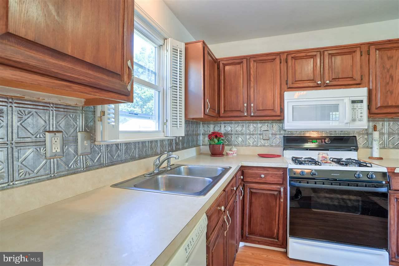 COLONIAL HILLS - Residential