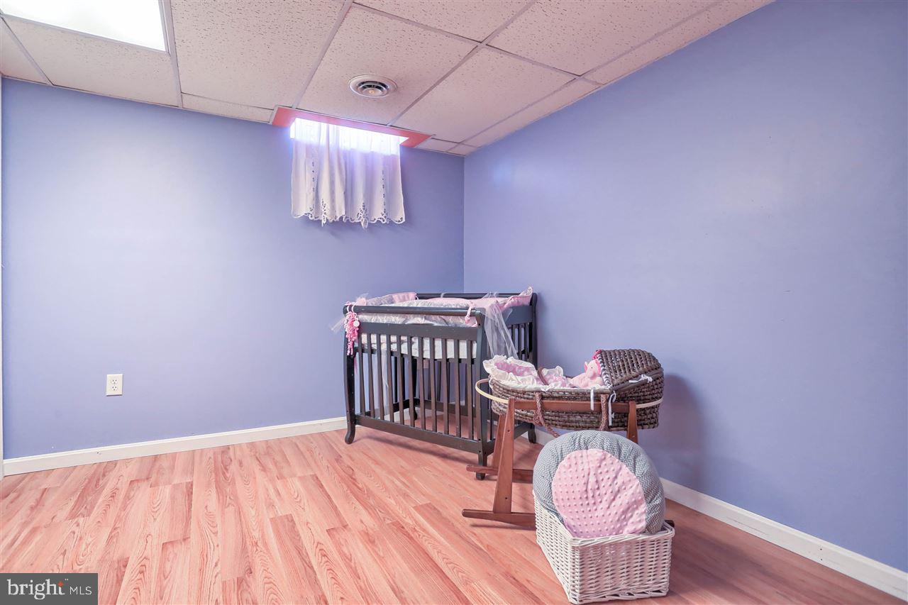 COLONIAL HILLS - Residential